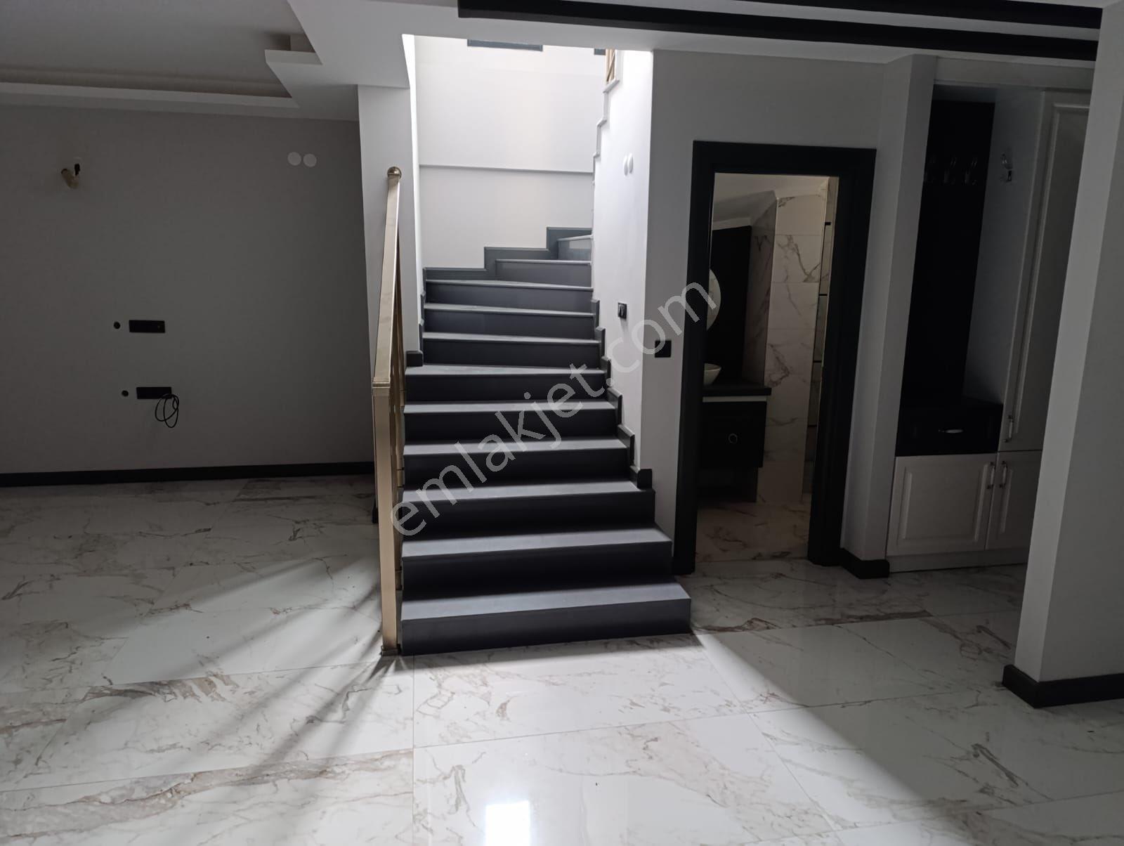 Kuşadası Davutlar'da Müstakil 3+1 Bahçeli Havuzlu Sitede Satılık Villa - Görsel 16