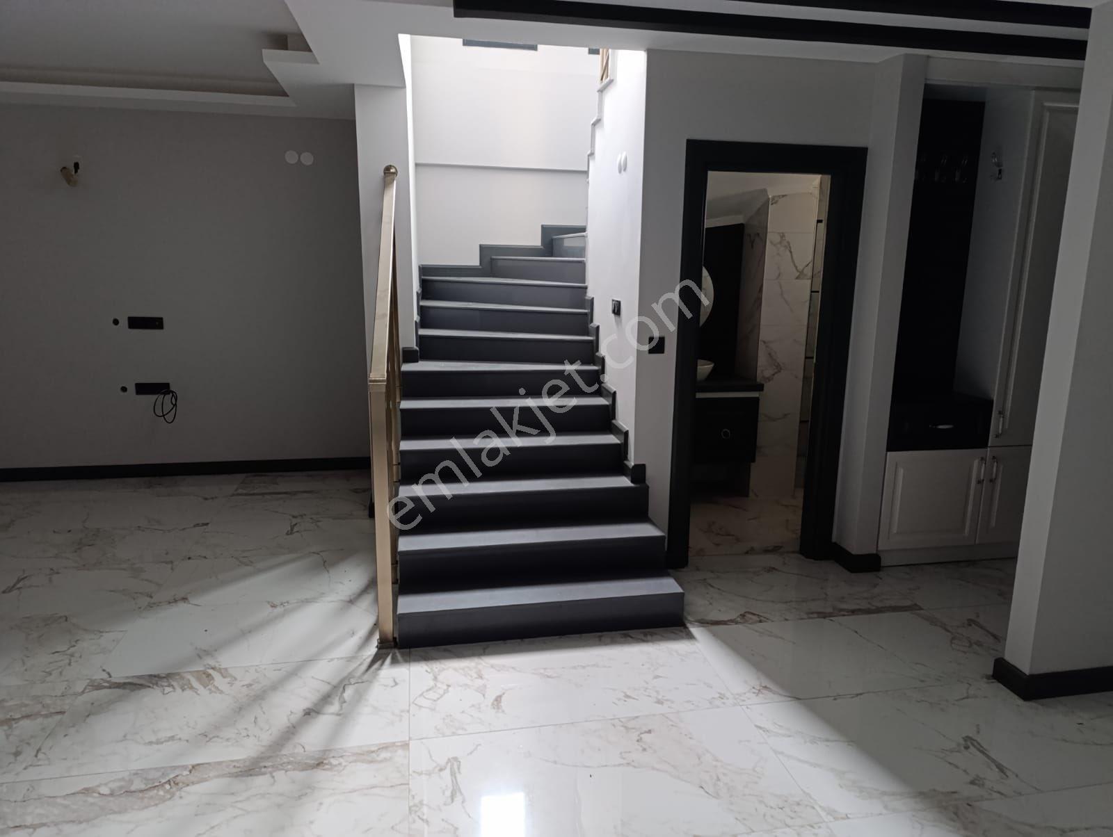 Kuşadası Davutlar'da Müstakil 3+1 Bahçeli Havuzlu Sitede Satılık Villa - Görsel 15