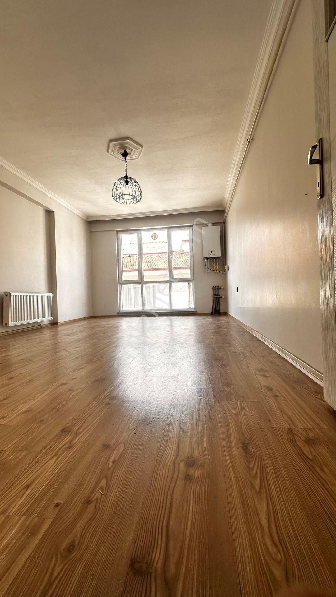 Kiralık 2+0 Daire , Sütlüce Mh ,eğitimciler Caddesi Yakını ,