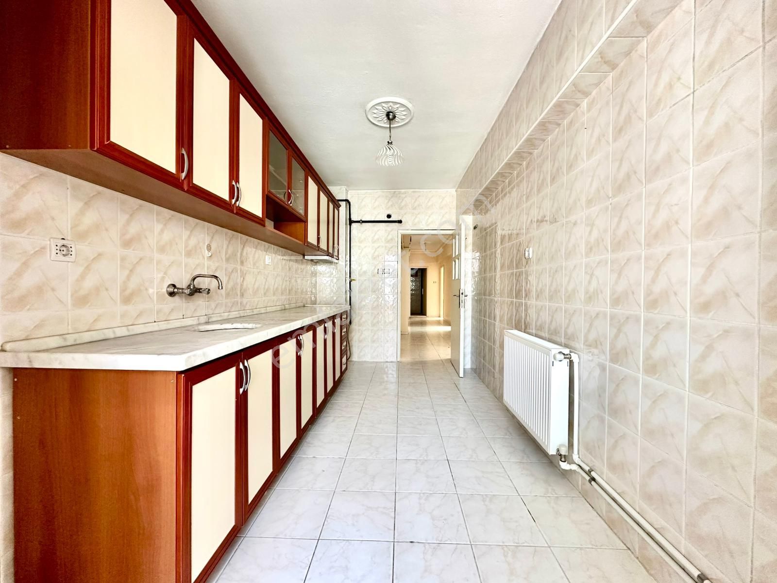 Kalecik Emlak'tan Ara Kat'da 3+1 Çift Balkonlu Kiralık Daire