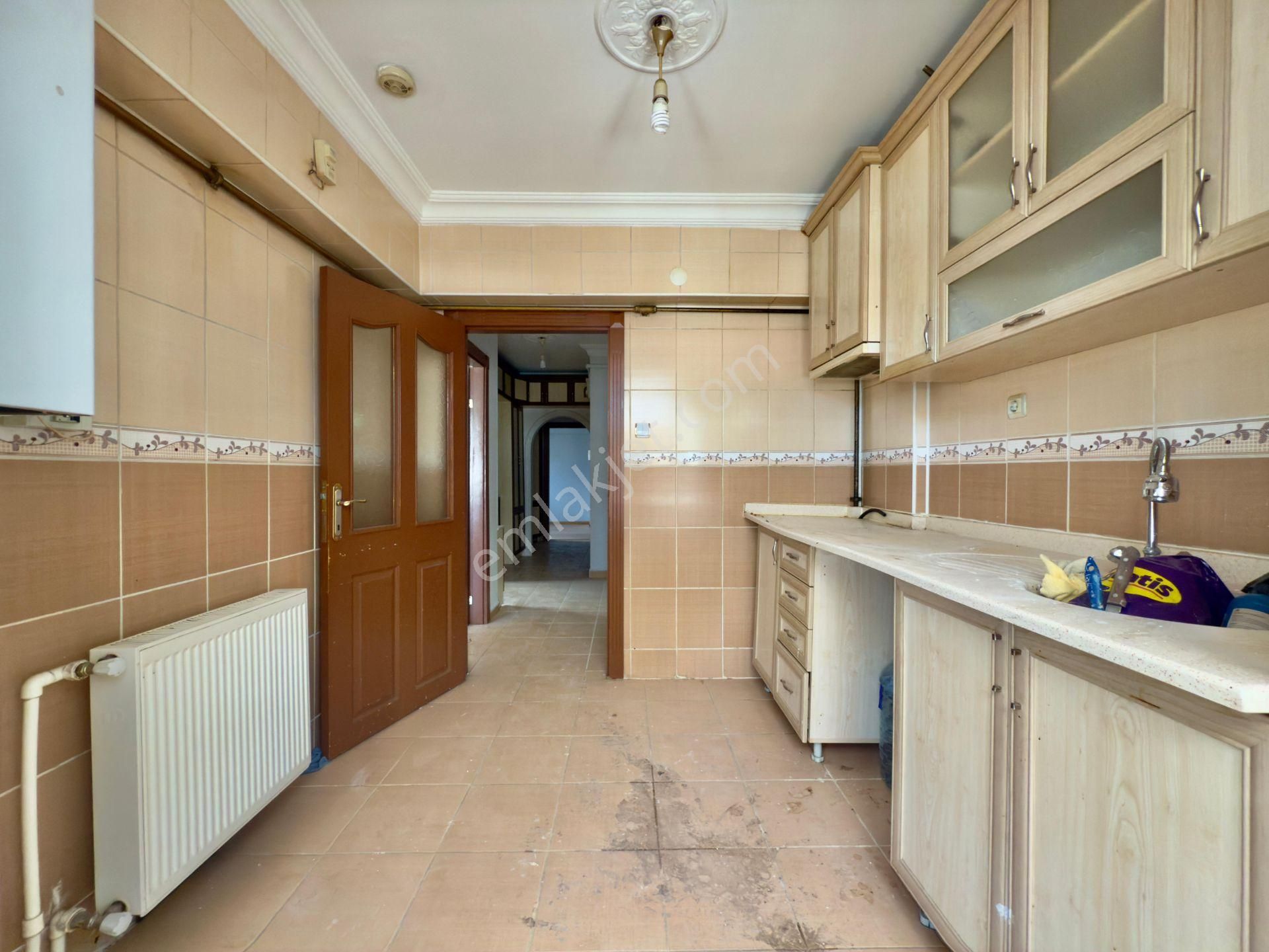 Kalecik Emlak'tan Merkezi Konumda 2+1 Güney Cephe Kiralık Daire