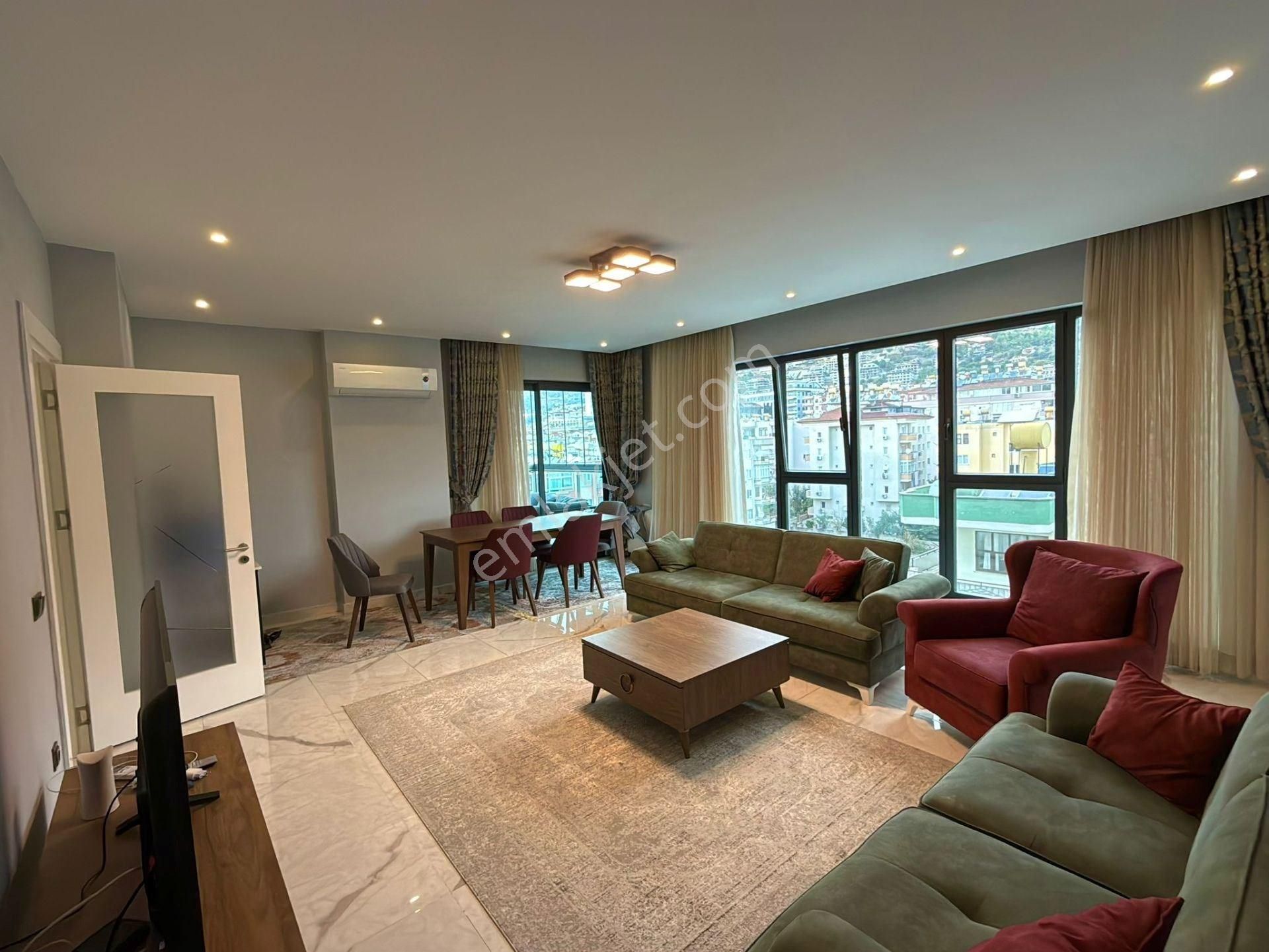 Alanya Güllerpınarı’nda 3+1 Ayrı Mutfaklı Full Eşyalı Daire – Denize 650 M Lüks Site Olanaklarıyla