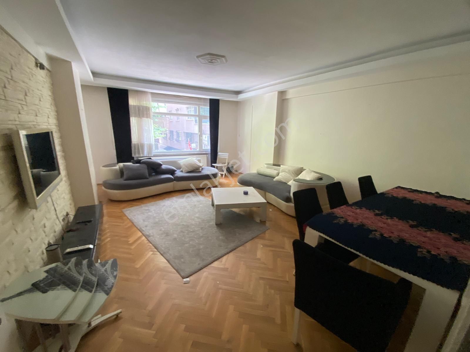 İstanbul House'dan Çamlık Caddesinde Eşyalı Kiralık 2+1 Arakat