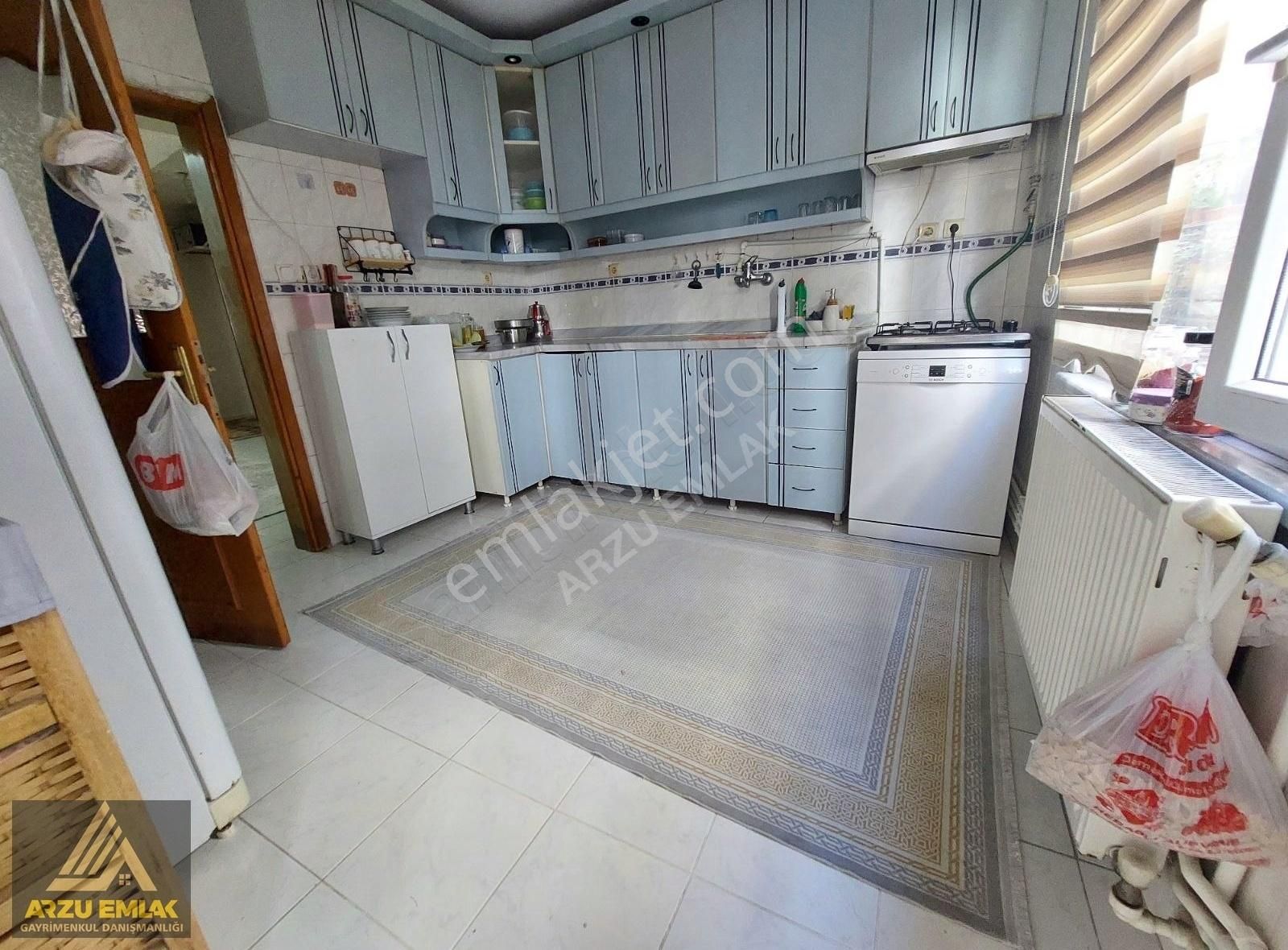 Arzu Emlaktan Yunusemre Mah Satılık 3+1 İki Balkonlu 1.katdaire - Görsel 8