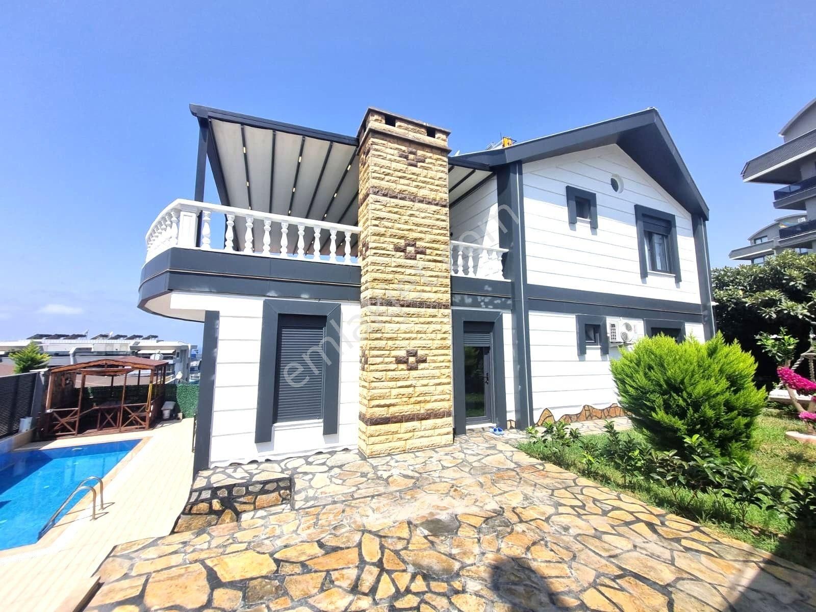 Alanya Kargıcak Mahallesi’nde Satılık Ultra Lüks 3+1 Villa