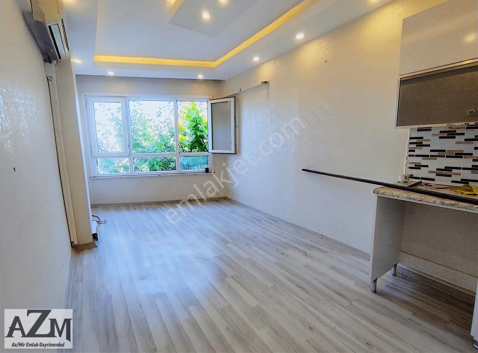 Azmir'den Belediye Karşısı Satılık Asansörlü 45 M2 Ofis For Sale