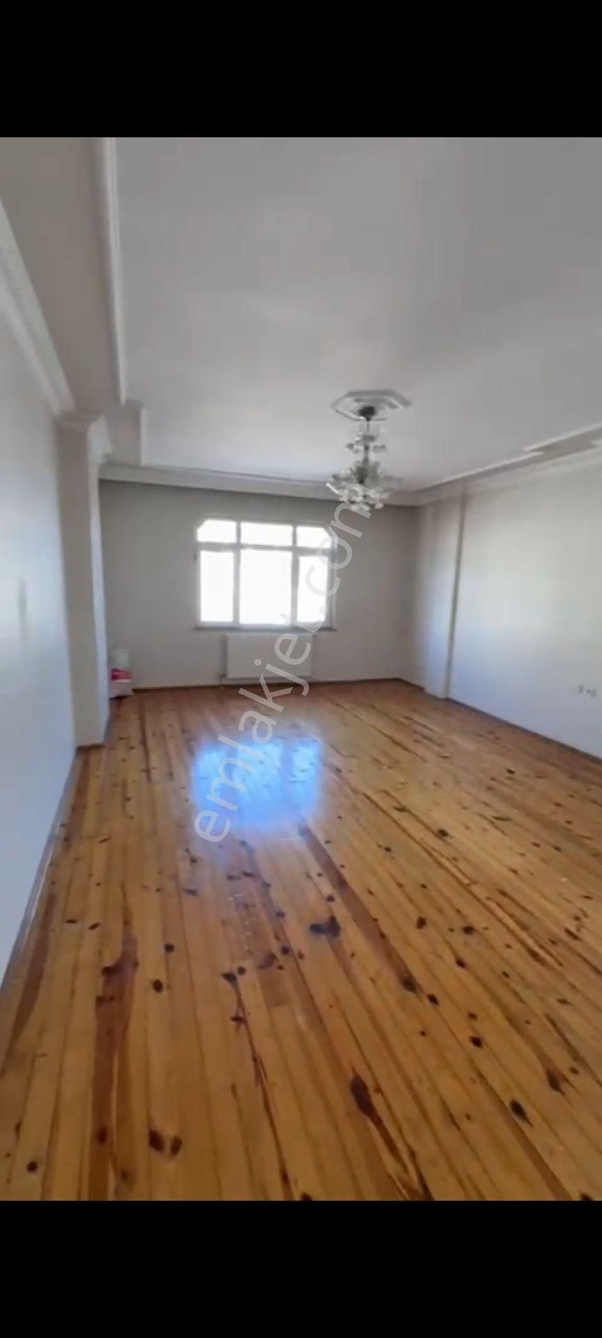 Sultanclifigi Mah.de 2+1 110m2 Temiz 4 Cü Kat Daire