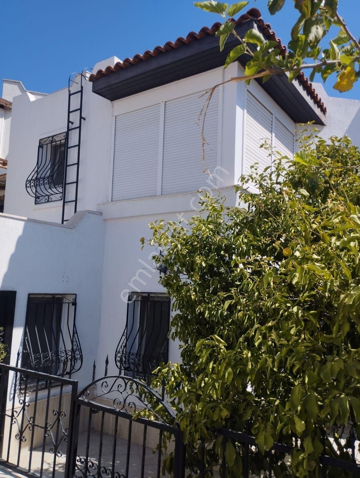 Kiralık 2+1 Eşyasız Dublex Villa Bodrum-cumhuriyet Mahallesi Kale Konut Sitesi Oasis Avm 50 M.