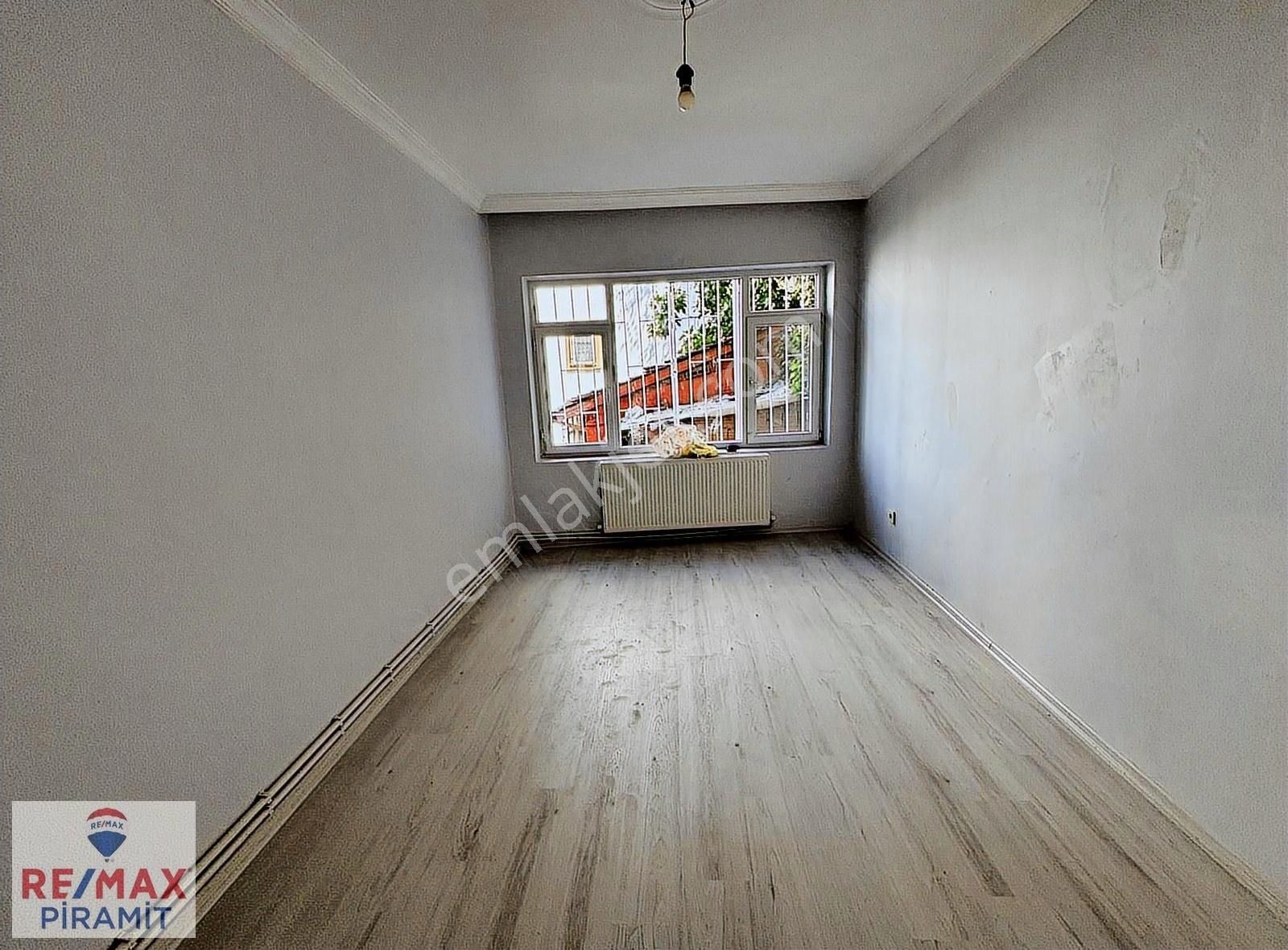Üsküdar Merkezde İçi Yenilenmiş Yüksek Giriş 1+1 Satılık Daire!