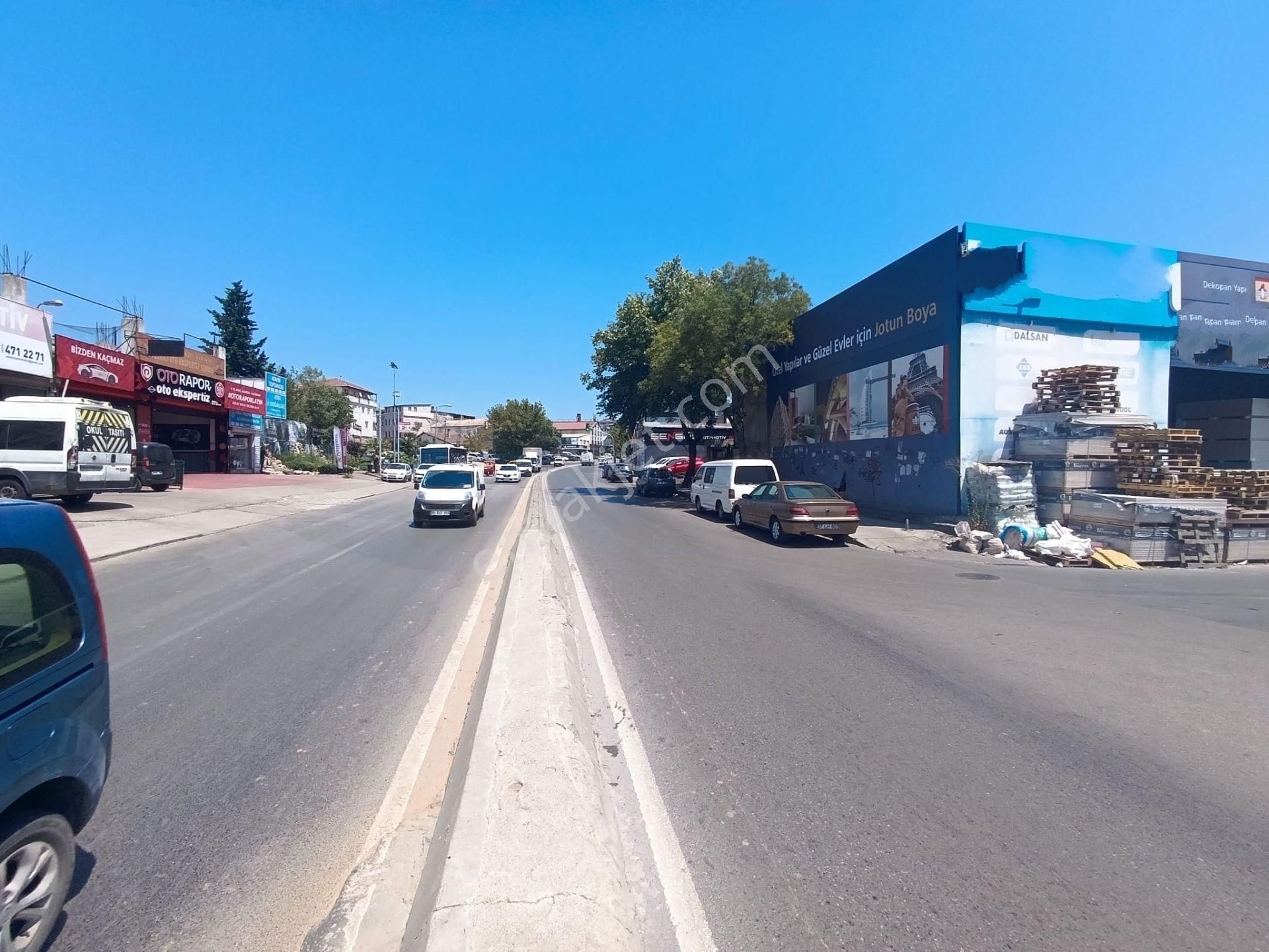 Ümraniye Alemdağ Caddesi Üzerinde 350 M2 Dükkan Emlak Masası