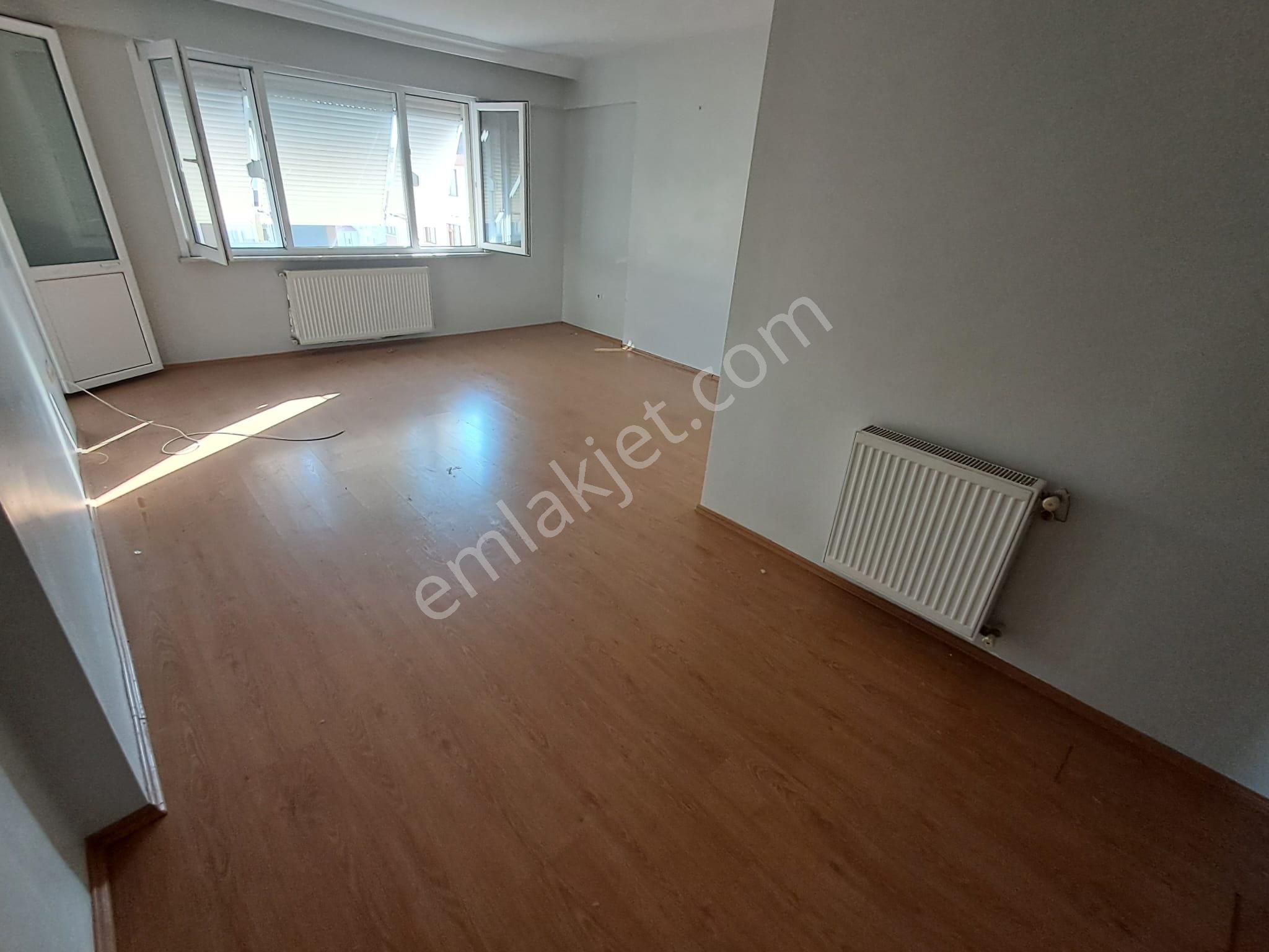 Oryaştan Ataşehir İçerenköy Merkezde İskanlı,boş 2+1 Arakat