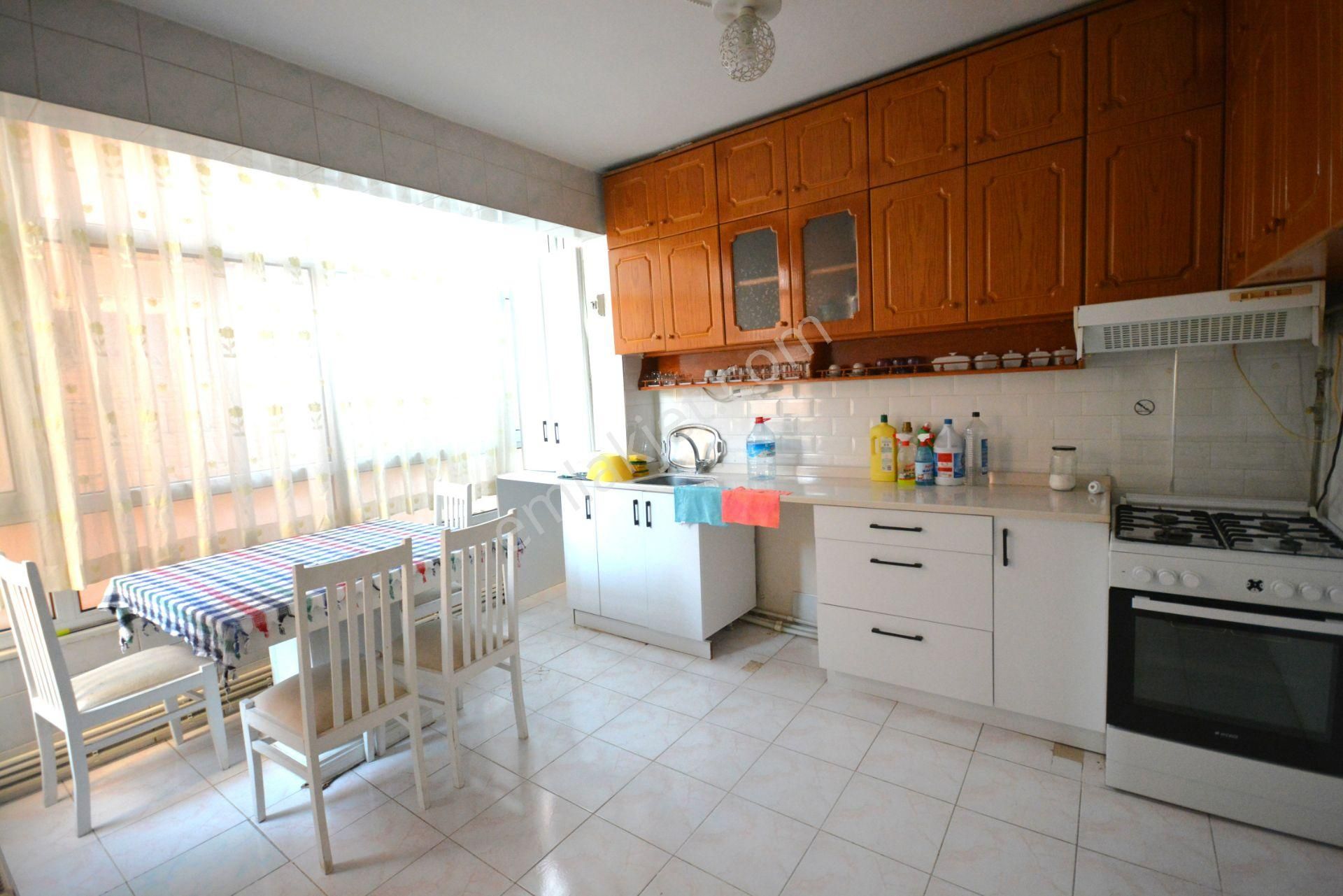 Eyüp Sultan Mah. De Ulaşıma Yakın Temiz 3+1 Kiralık Daire