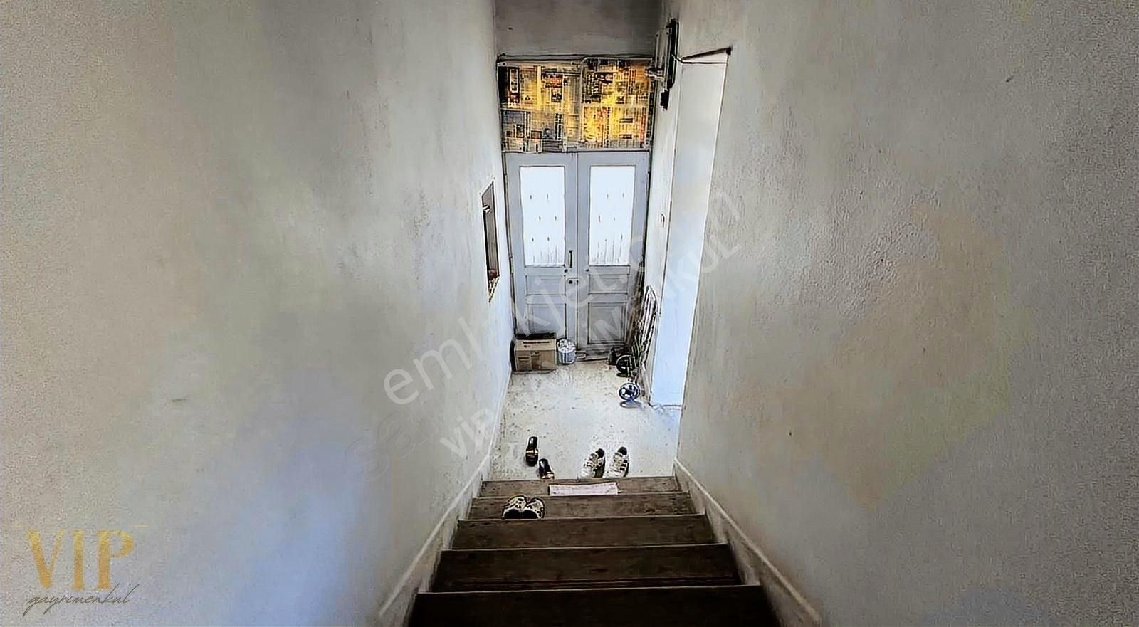 Şehir Merkezi 807 M²arsası 2 Katlı Ev Bahçeli Ve 2 Adet Dükkan - Görsel 8