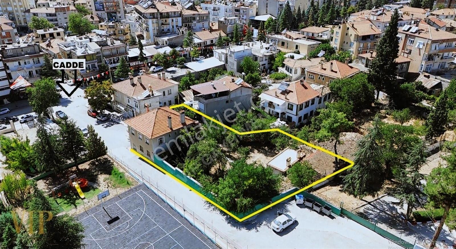 Şehir Merkezi 807 M²arsası 2 Katlı Ev Bahçeli Ve 2 Adet Dükkan - Görsel 9
