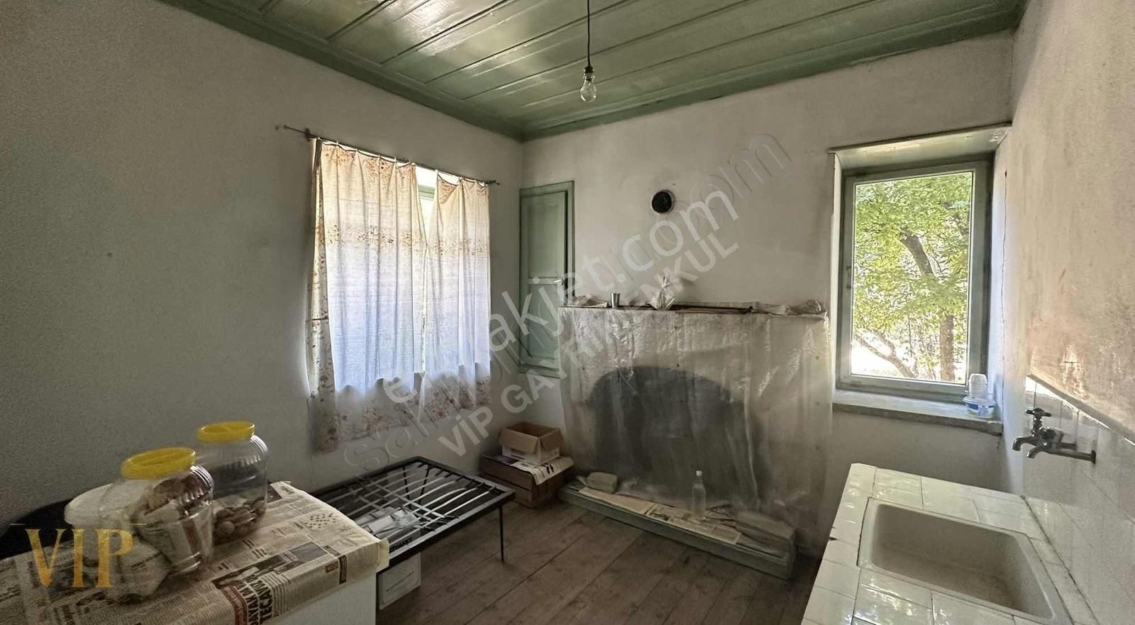 Şehir Merkezi 807 M²arsası 2 Katlı Ev Bahçeli Ve 2 Adet Dükkan - Görsel 14