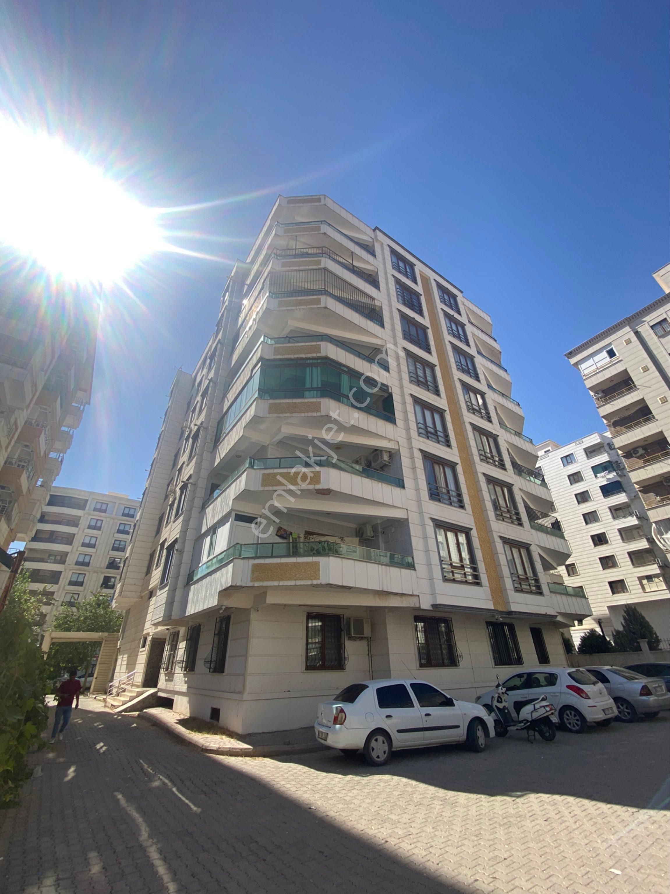 Karşıyaka ‘da Kiralık Lüx 3+1 Daire