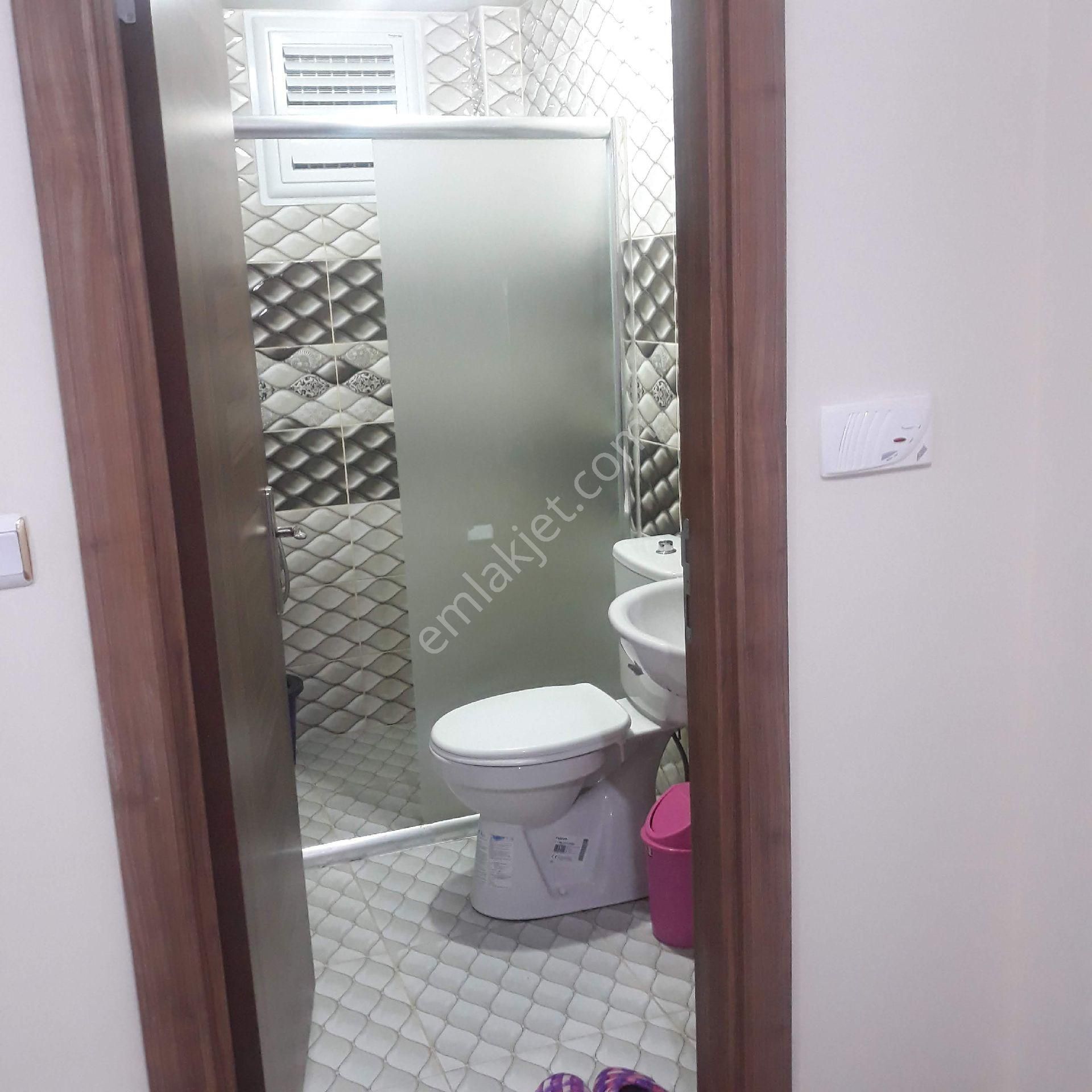 Sahibinde Ana Cadde Üzeri Merkezi Konumda Eşyalı Daire