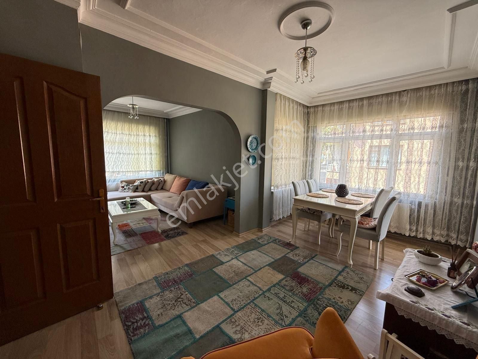 Eyüp Sultan Düğmecilerde 2+1 Satılık Daire