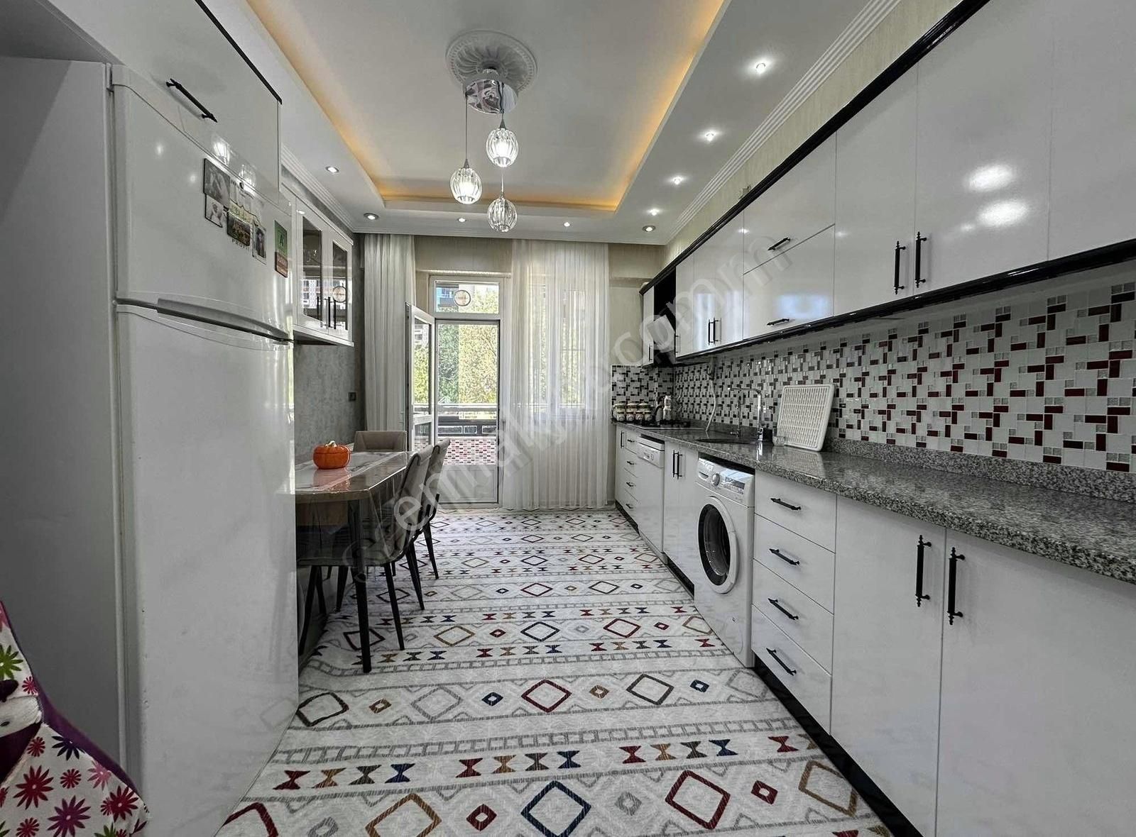 Fıstıklık Mh Muhteşem Lokasyon 3+1 Bakımlı Masrafsız Geniş Daire