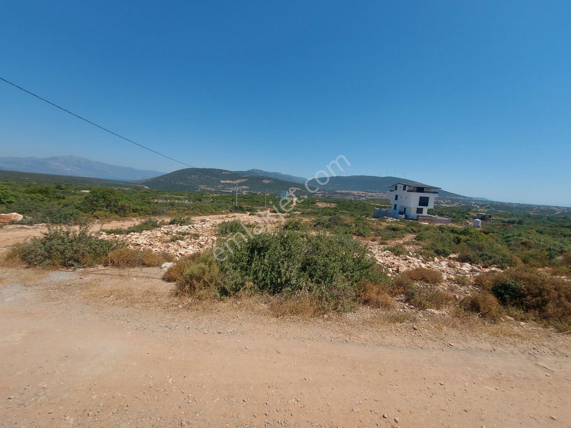 Didim Bozsekide Satılık 336 M2 Göl Manzaralı Köşe Arsa