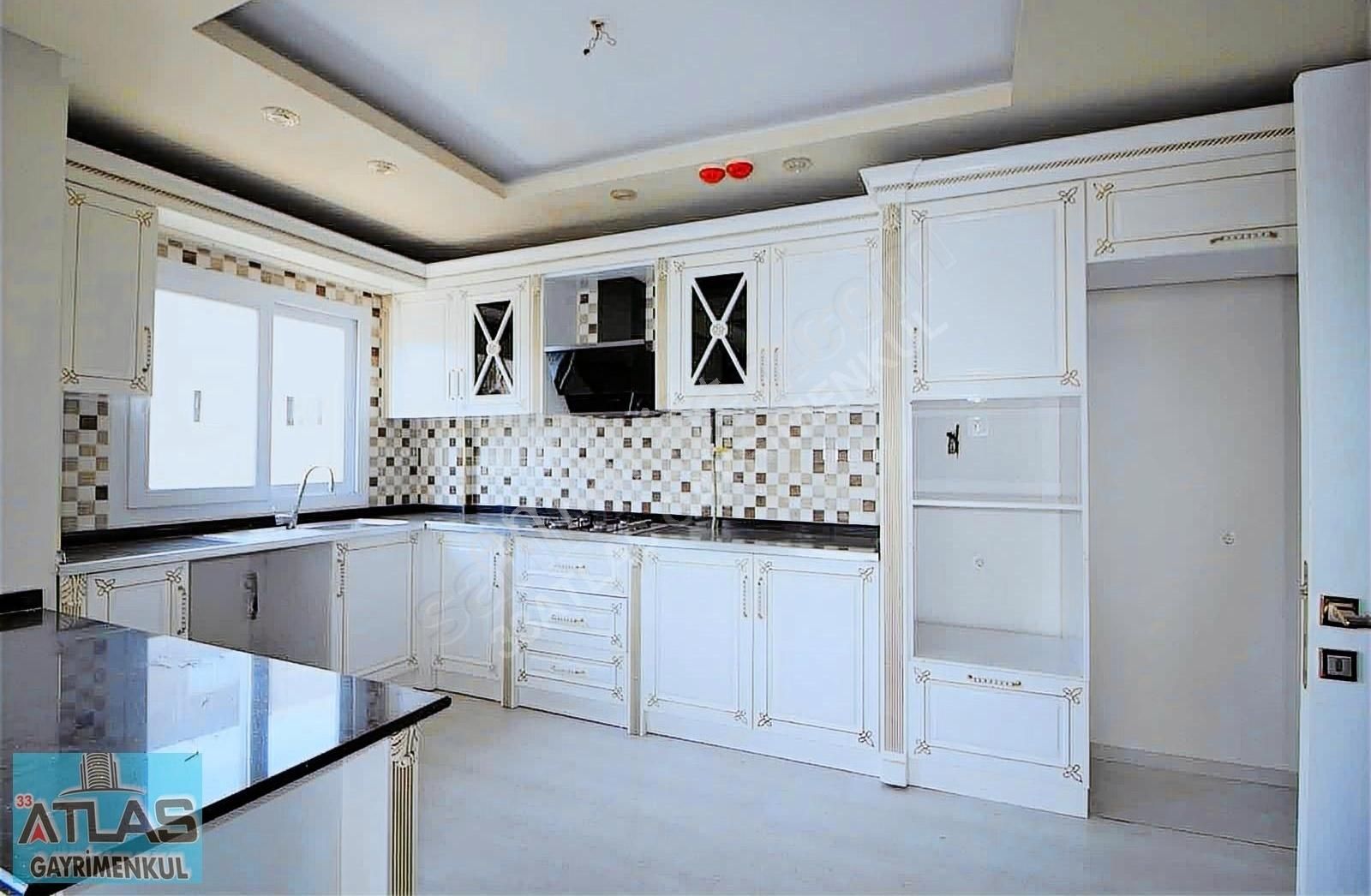Mezitli Merkez Mah Havuzlu Doğalgazlı Lüx Kiralık 4+1 Daire