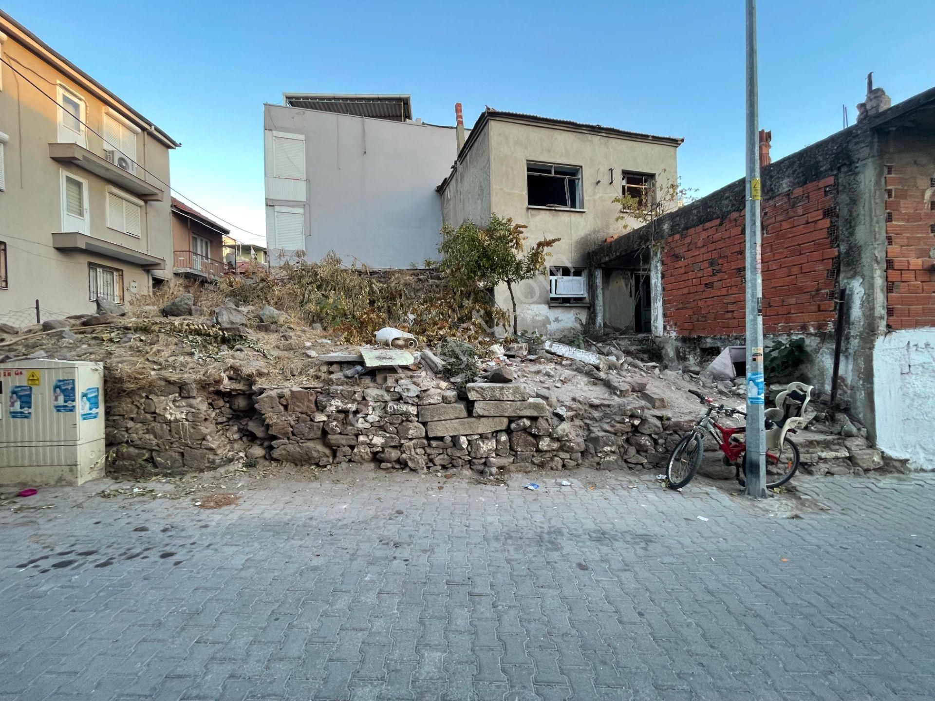 Dikili İsmetpaşa Mah. Merkezinde Satılık 157 M2 Arsa