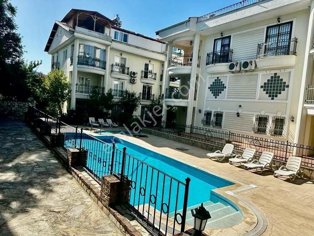 Fethiye Patlangıç’ta Havuzlu Sitede 4+1 Ara Kat, 160 M² Net – Ayrı Mutfak, 4 Geniş Balkon, Ebeveyn