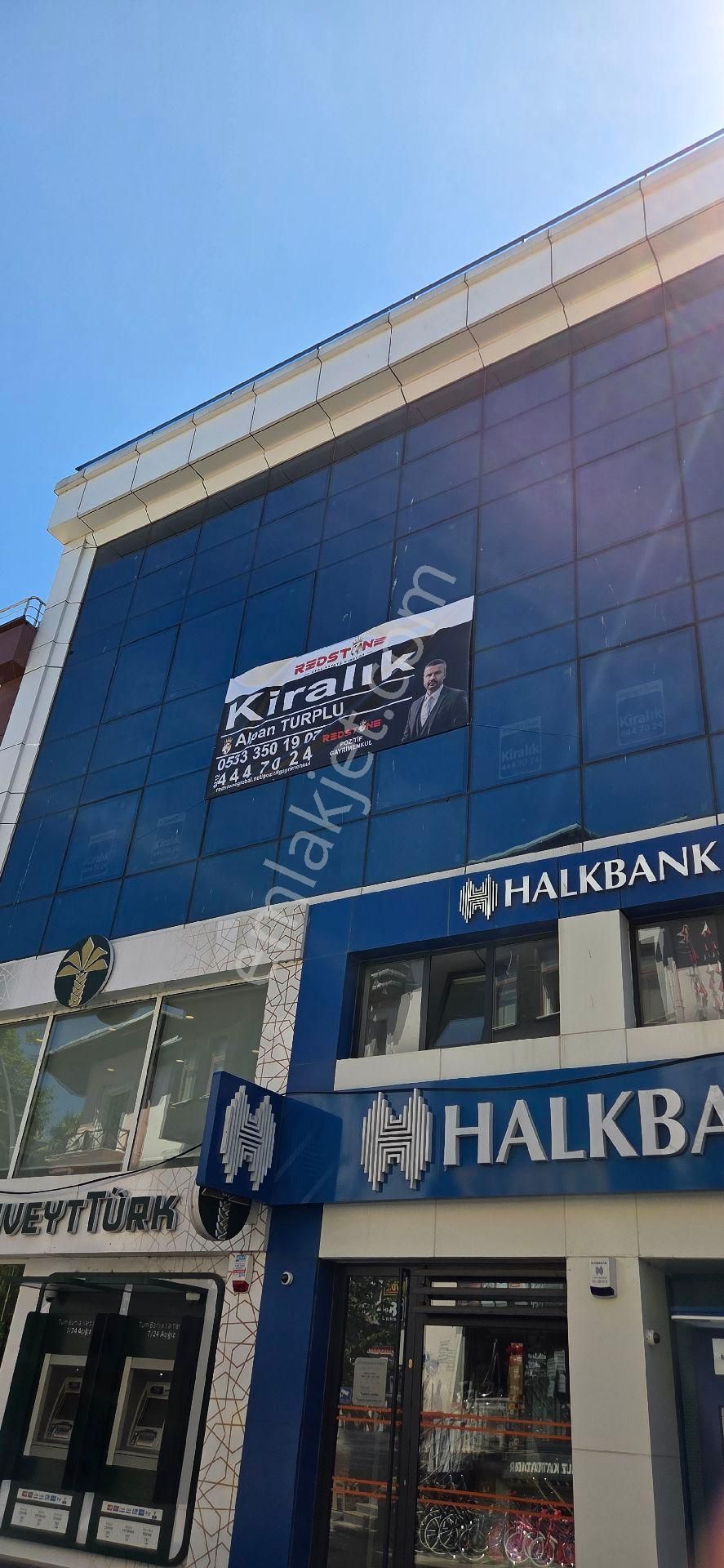 Büyükçekmece Bankalar Caddesinde Kiralık 4 Katlı O Ofisler