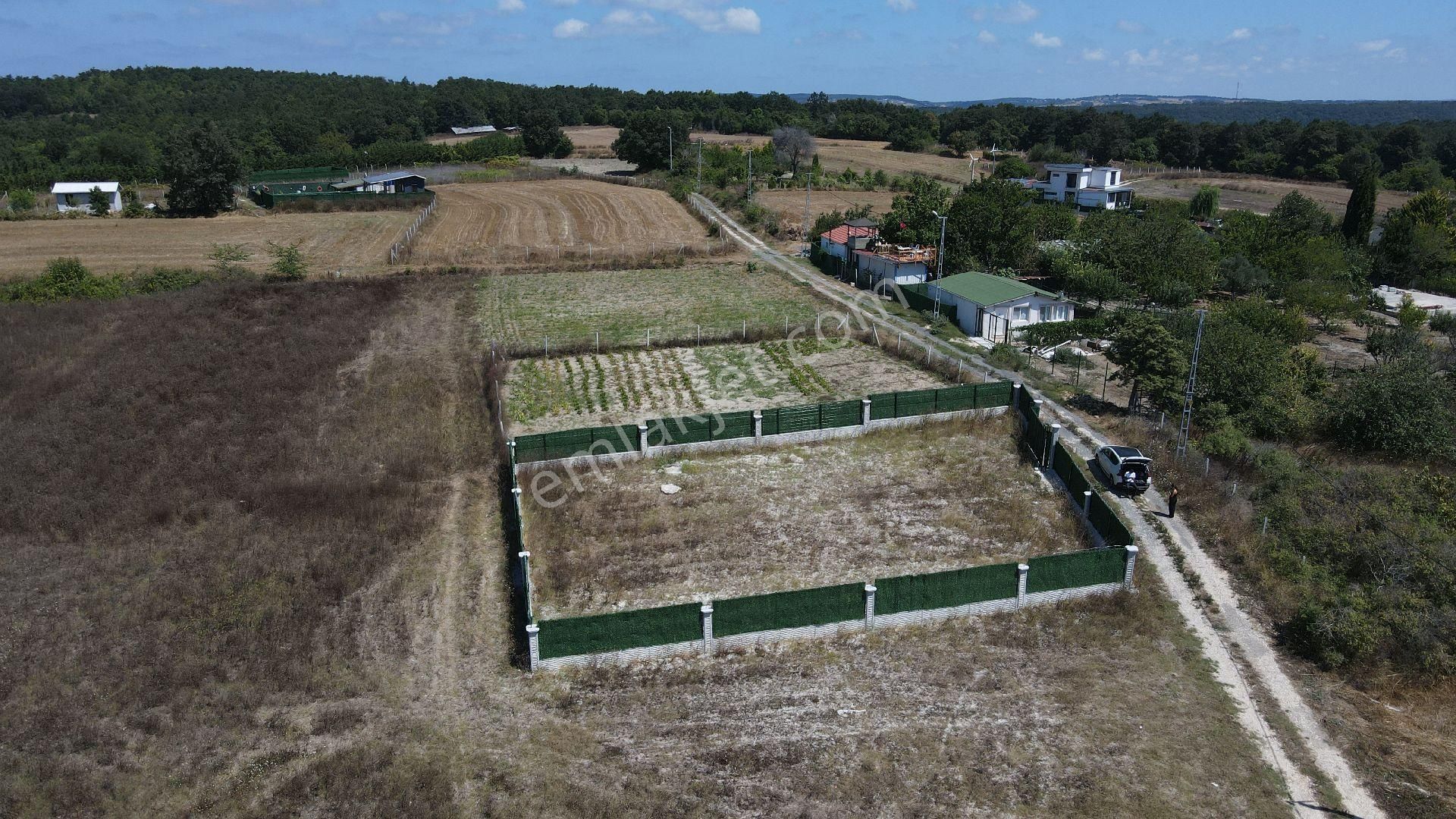 Premar'dan Çiftlikkoy De Satilik İmarli 700 M2 Tarla