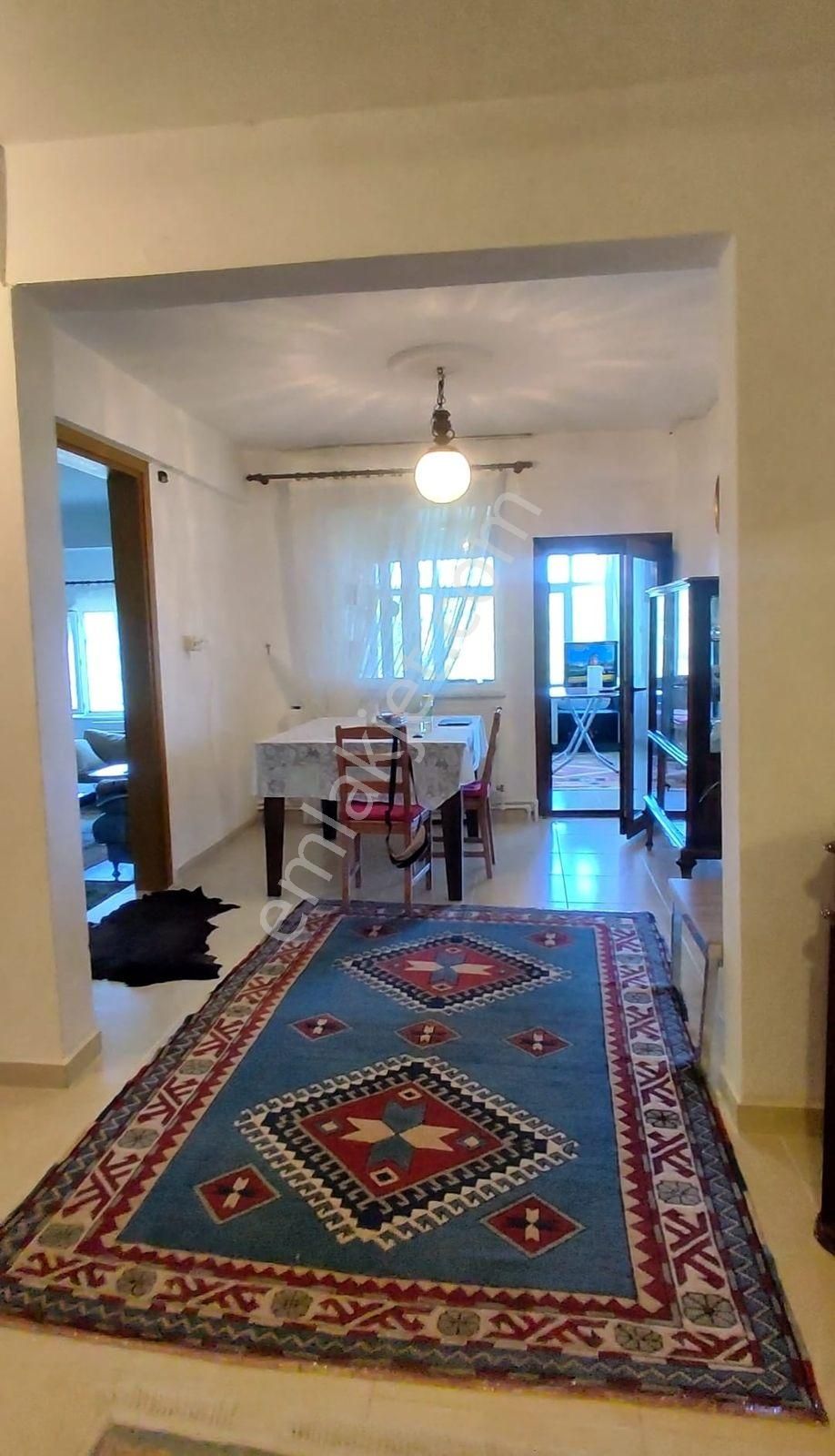 Bursa, İznik Gölü Manzaralı Üç Katlı Bağ Evi Ve Bahçesi