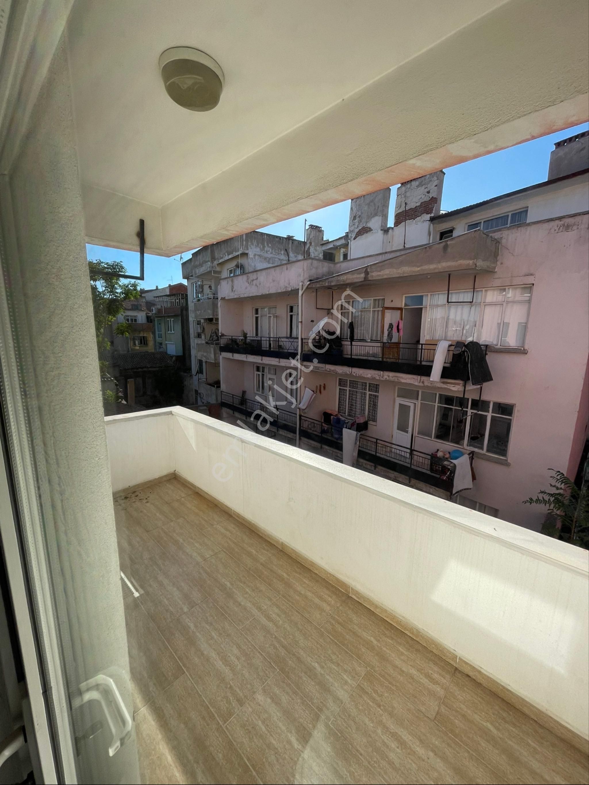 Edremit Merkezde Kiralık 3+1 Daire - Görsel 7