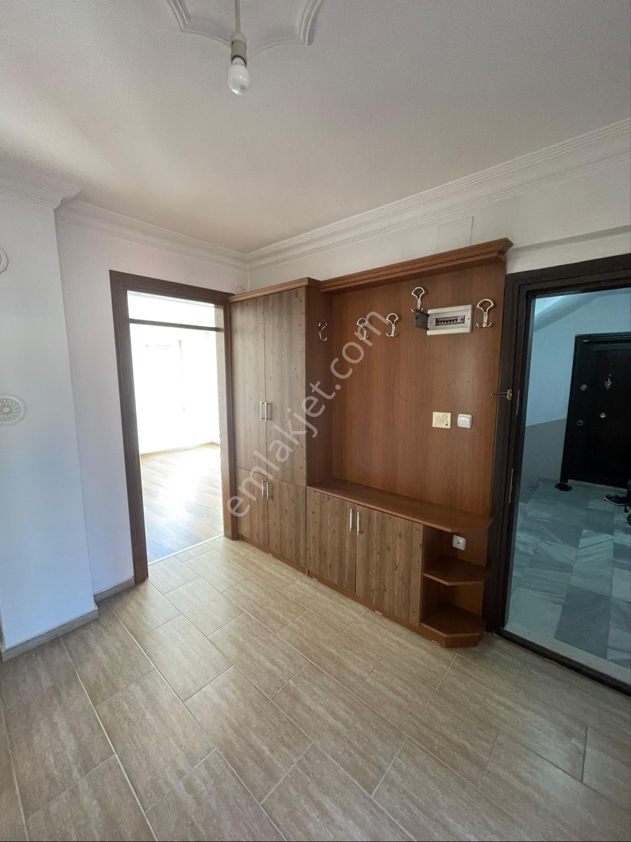 Edremit Merkezde Kiralık 3+1 Daire - Görsel 3