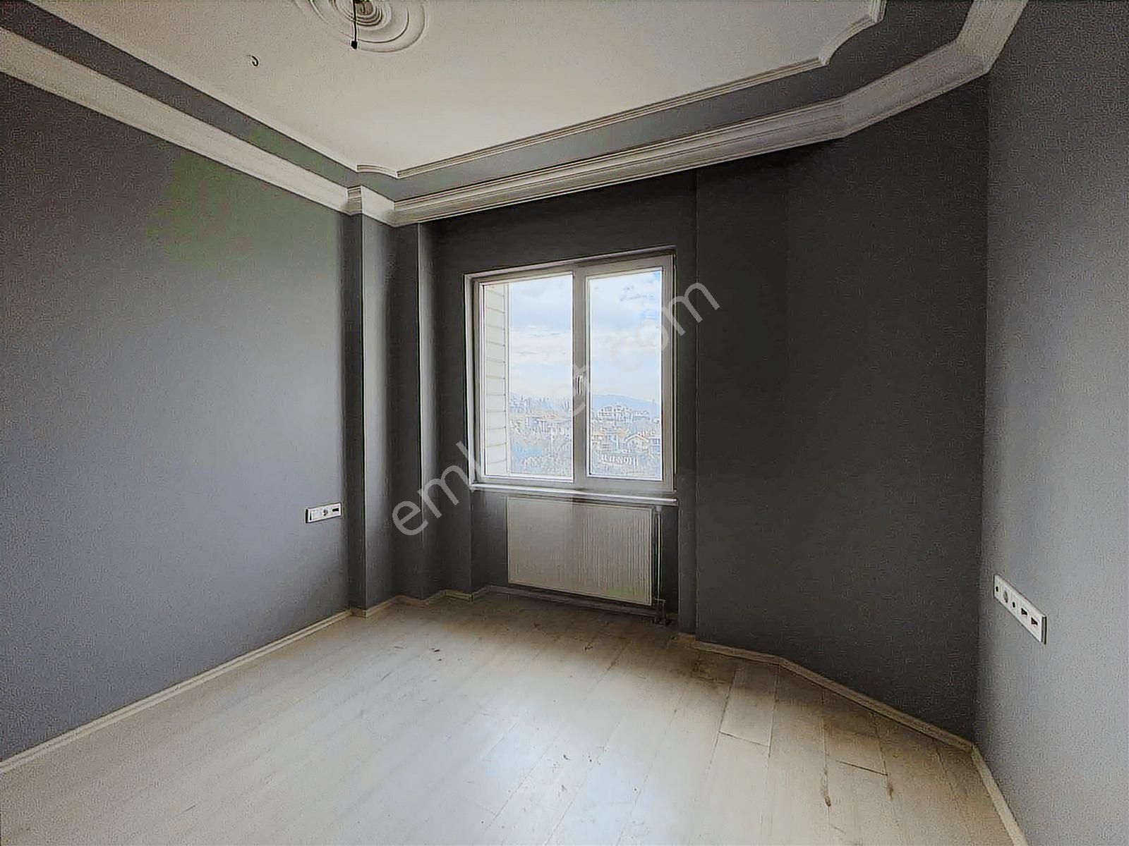 Çekirge'de Bursa Manzaralı Satılık Tripleks Villa