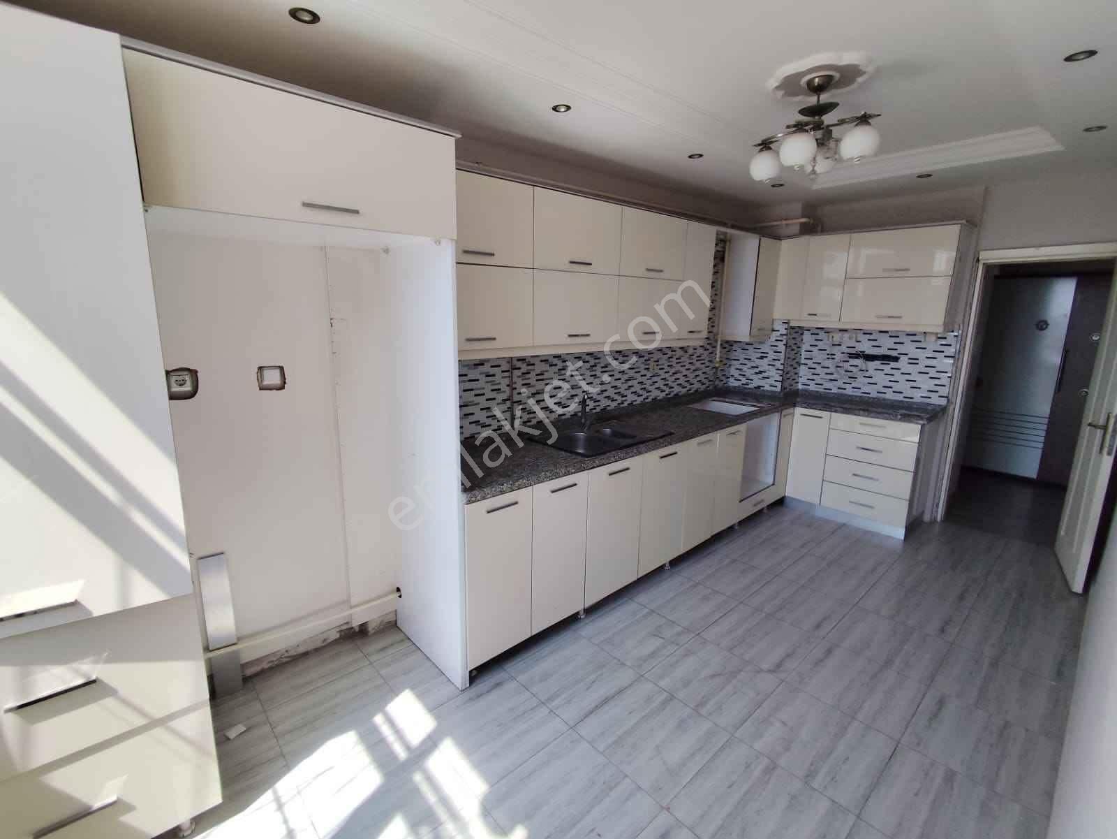 Yeşilyurt Mahallesi İbo Osman Caddesi’nde 3+1 Kiralık Daire