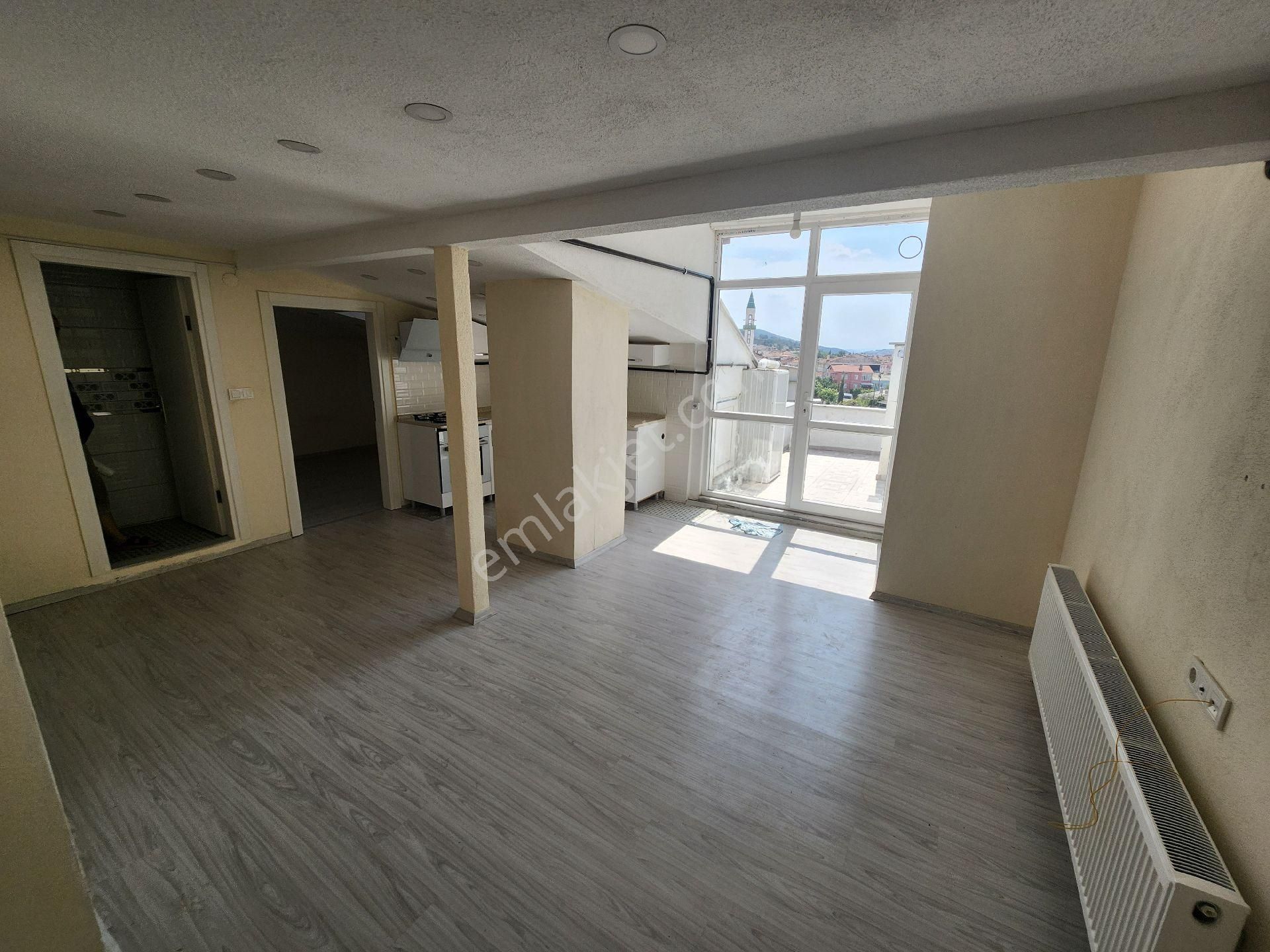 Çan / Karşıyaka Mah. - Çarşıya Pazara Yakın Konumda - 2+1 Kiralık Daire