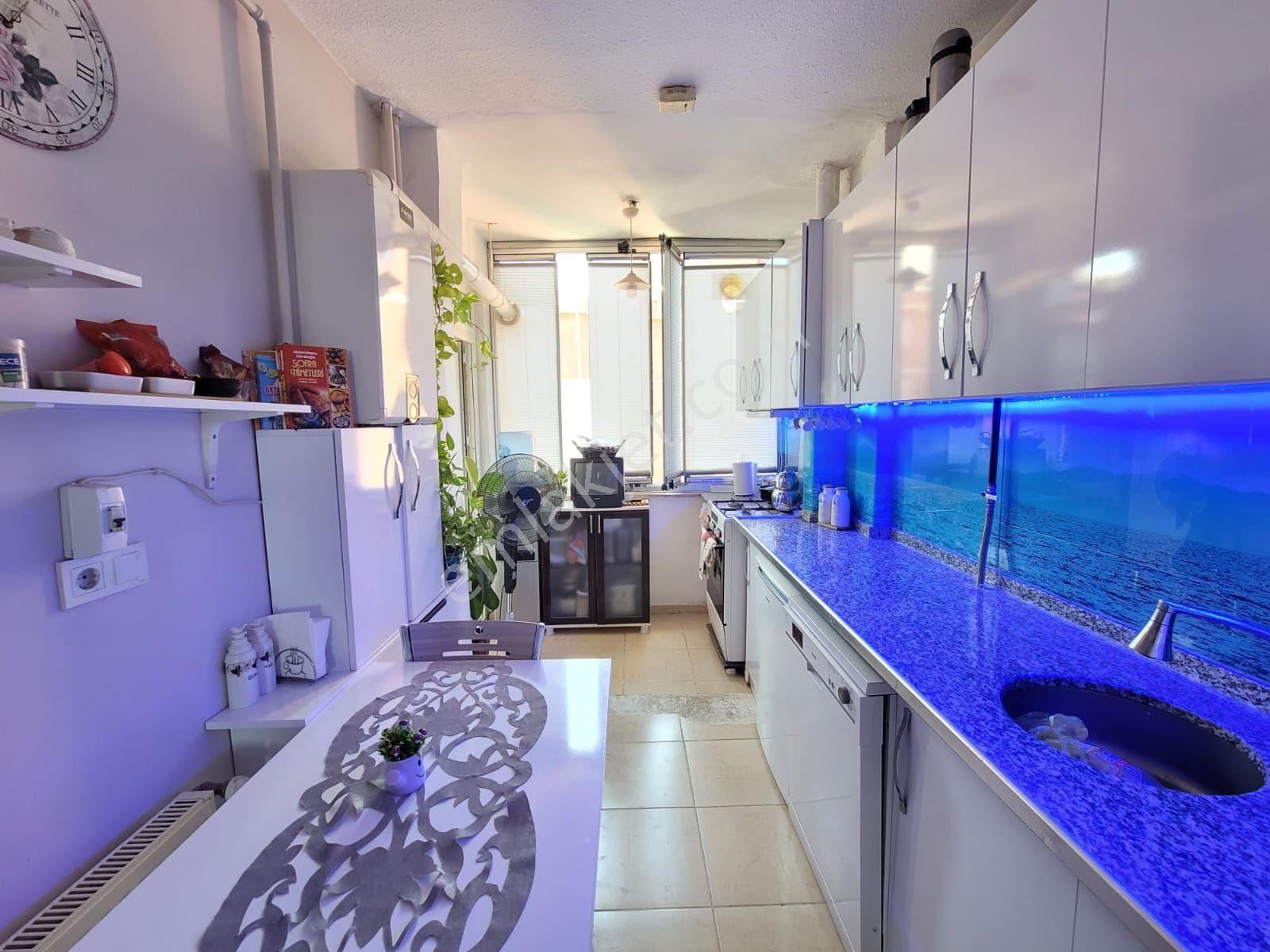 Cadde Seyran'dan Satılık 2+1 86 M2 Arakat Mutfak Büyütülmüş