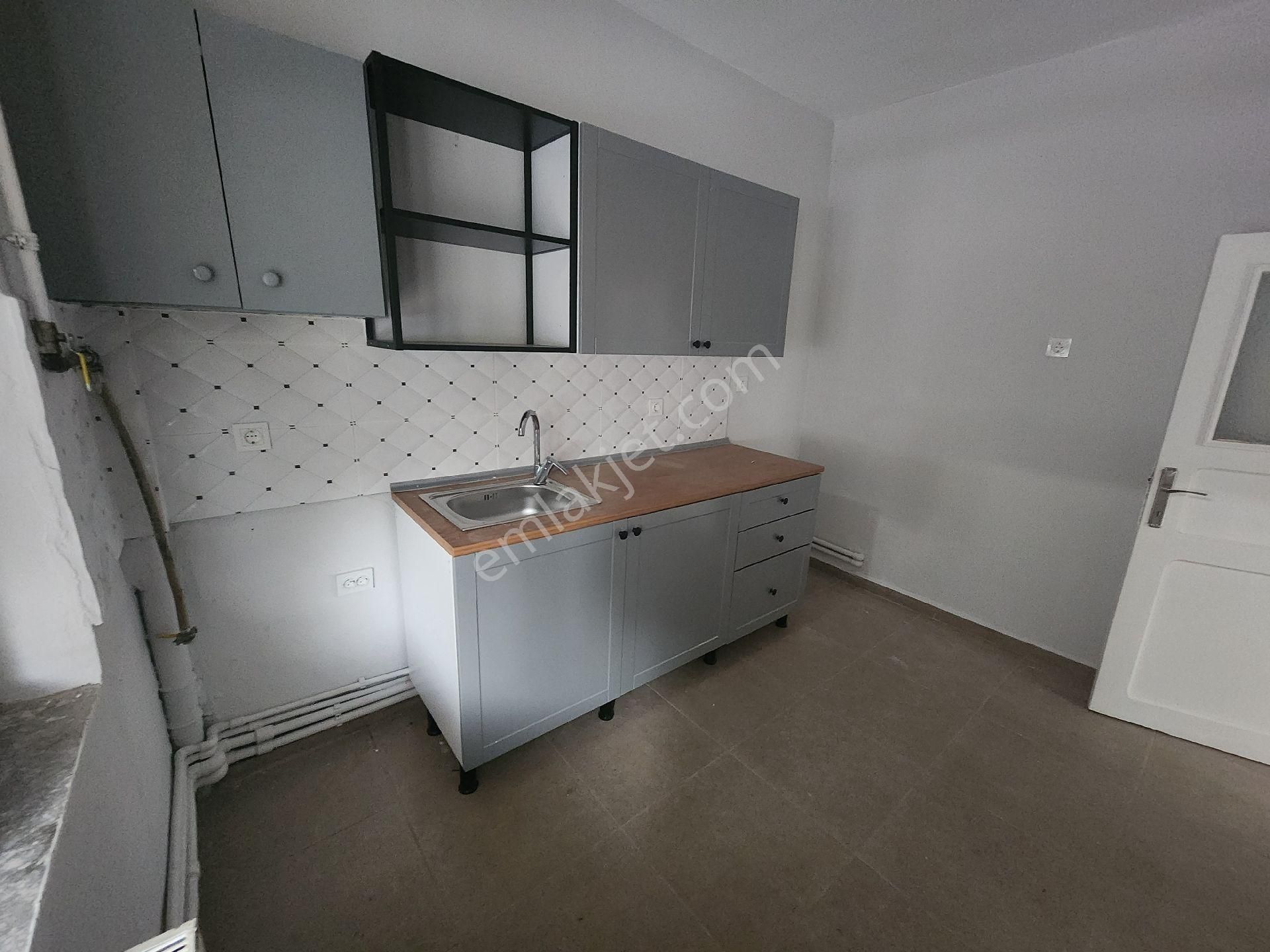 Çanakkale/merkez/barbaros Mah. - Merkezi Konumda - 2+1 Kiralık