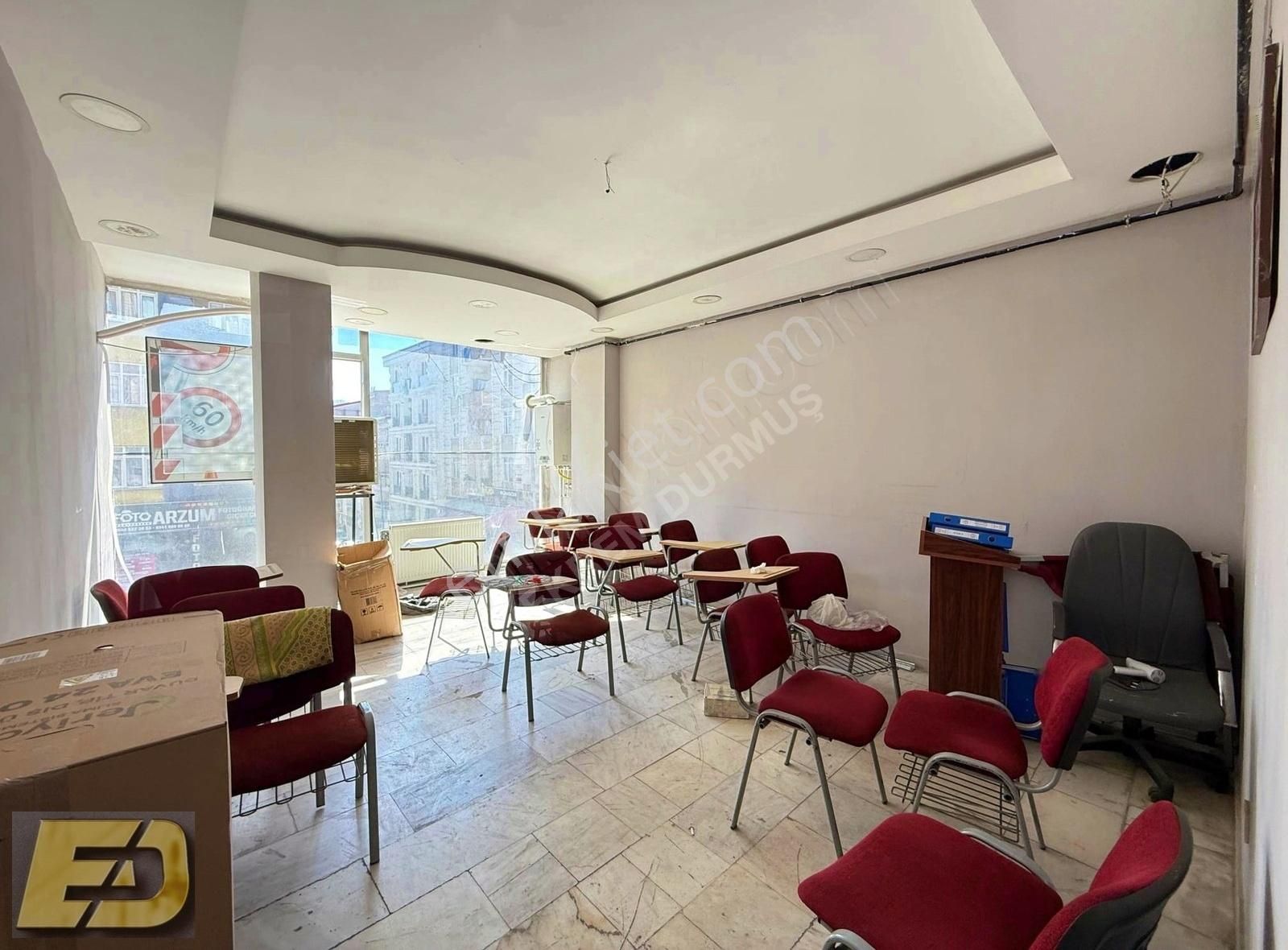 Merkezi Konumda Yaya Ve Araç Trafiğine Açık İşlek Cadde Üzeri - Görsel 21