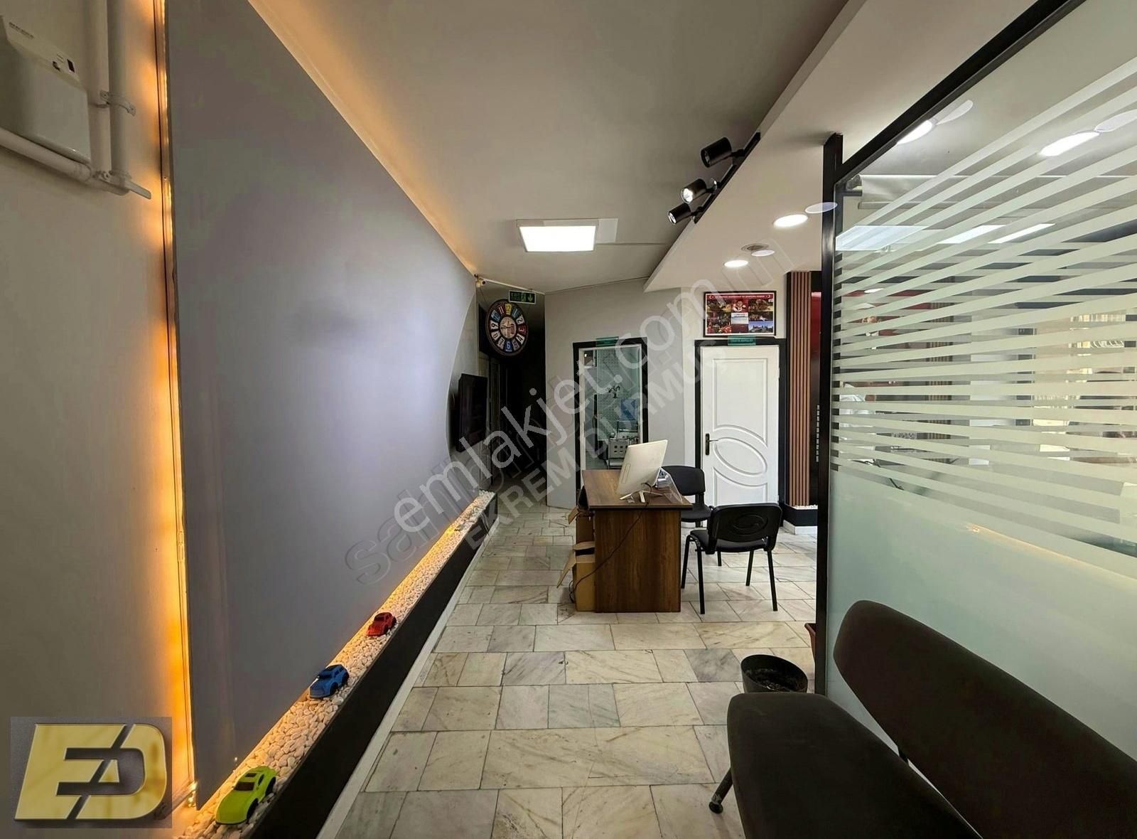 Merkezi Konumda Yaya Ve Araç Trafiğine Açık İşlek Cadde Üzeri - Görsel 15