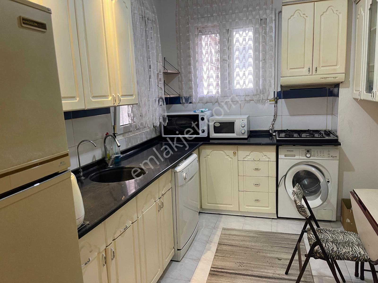 Güzelyalı Merkezde Full Eşyalı Kiralık 3+1