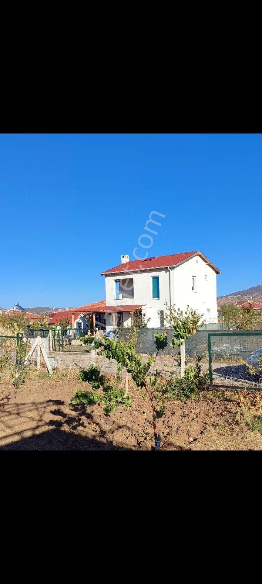 Bahçe Ve 2 Katlı Ev