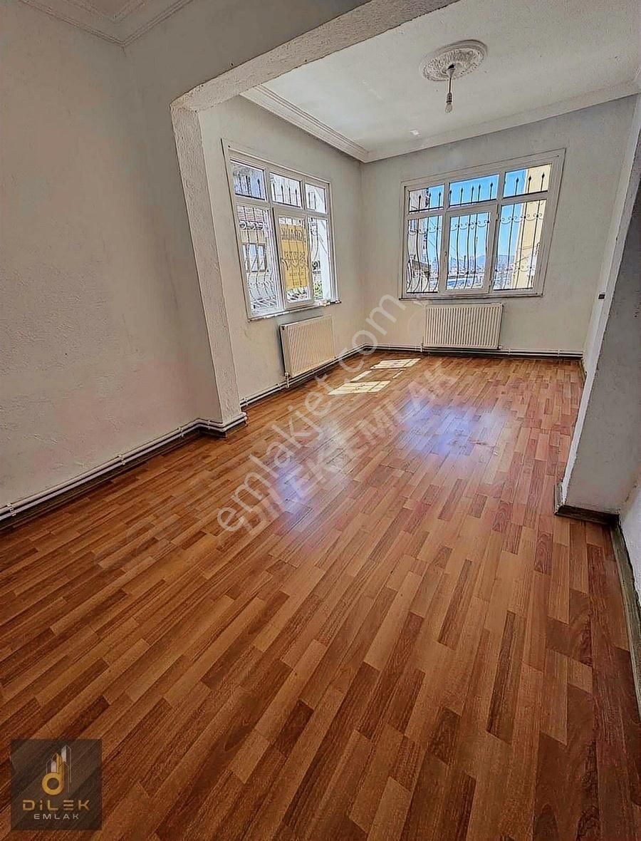 Kışlada Ana Yola Yakın Kiralık 3+1 Daire Dilek Emlaktan