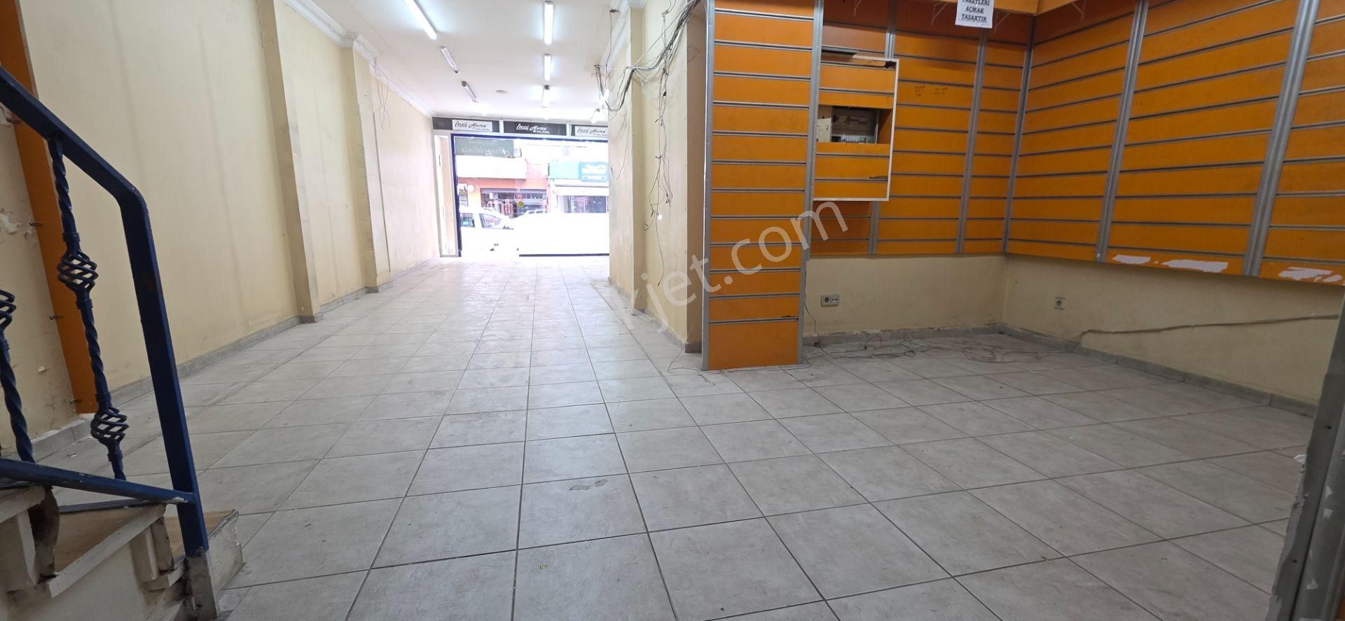 Acıbadem Caddesinde, 330 M2 , Anacadde Cepheli Dükkan