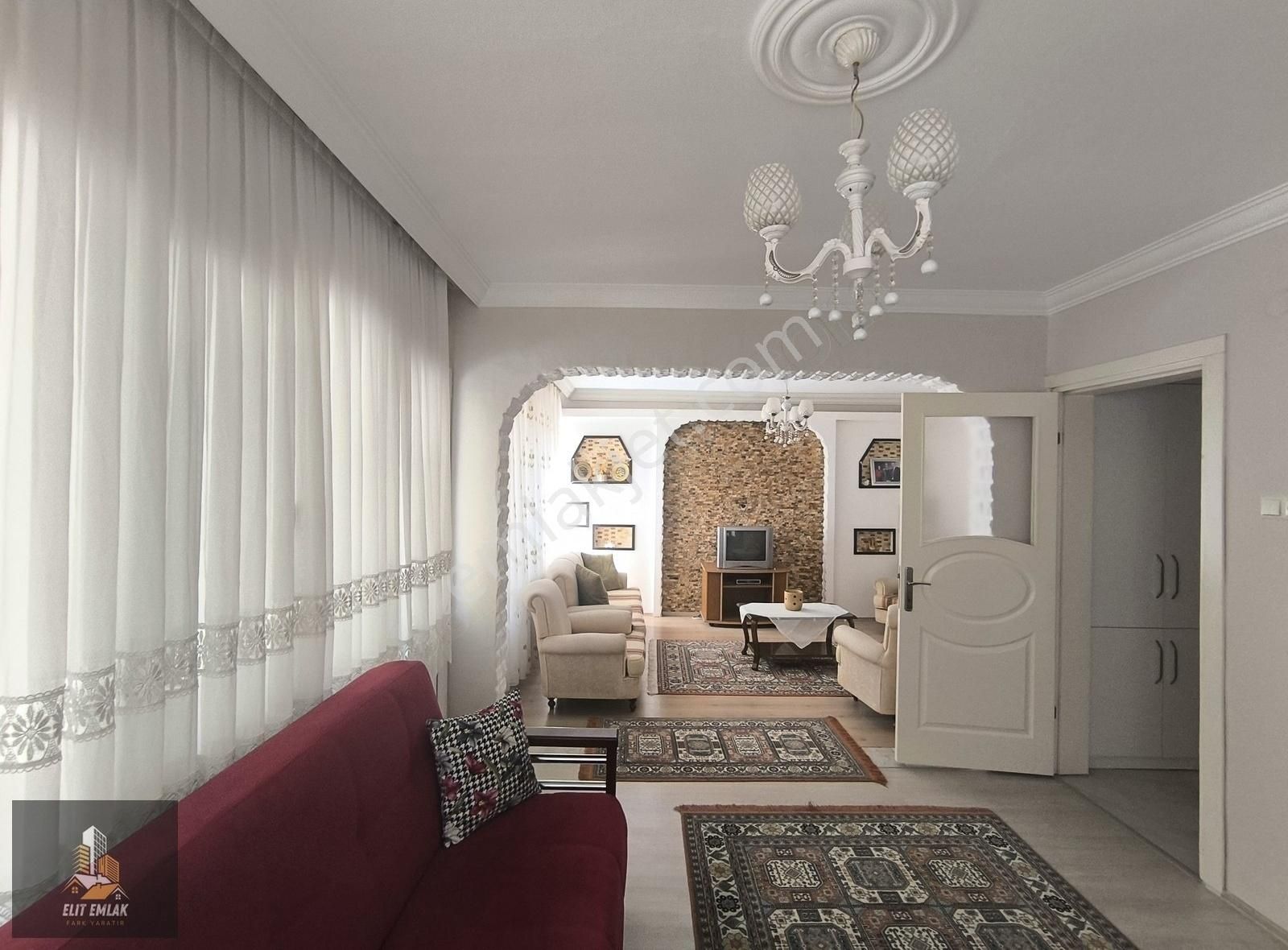 Elitemlaktan Reşatbey De 3+1 140 M2 Daire Yol Üzerinde