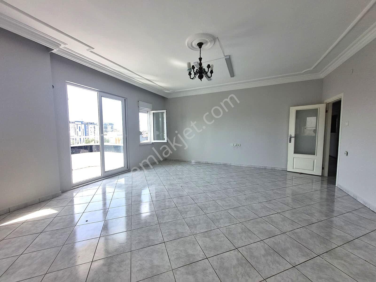 Alanya Kızlarpınarı Mahallesi’nde Geniş Ayrı Mutfak 3+1 Kiralık Daire