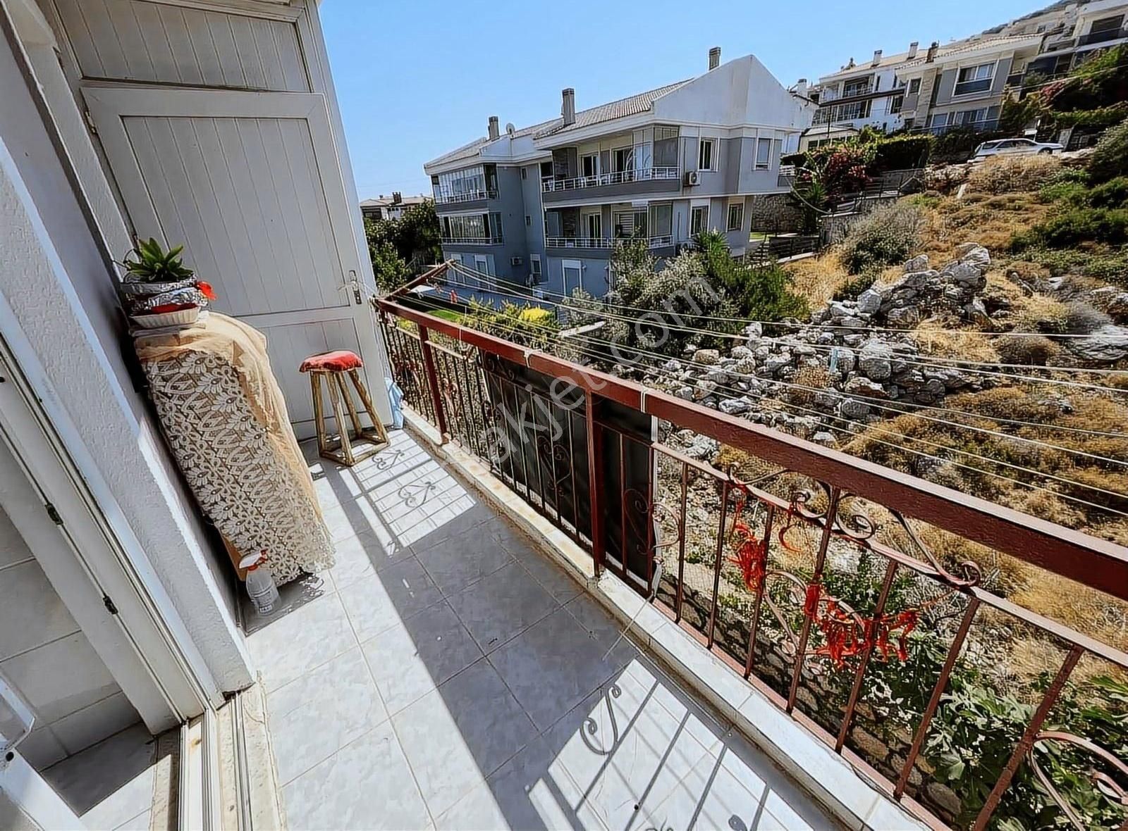 Yiğit Gayrimenkulden Çeşme Merkezde Satılık 3+1 Daire