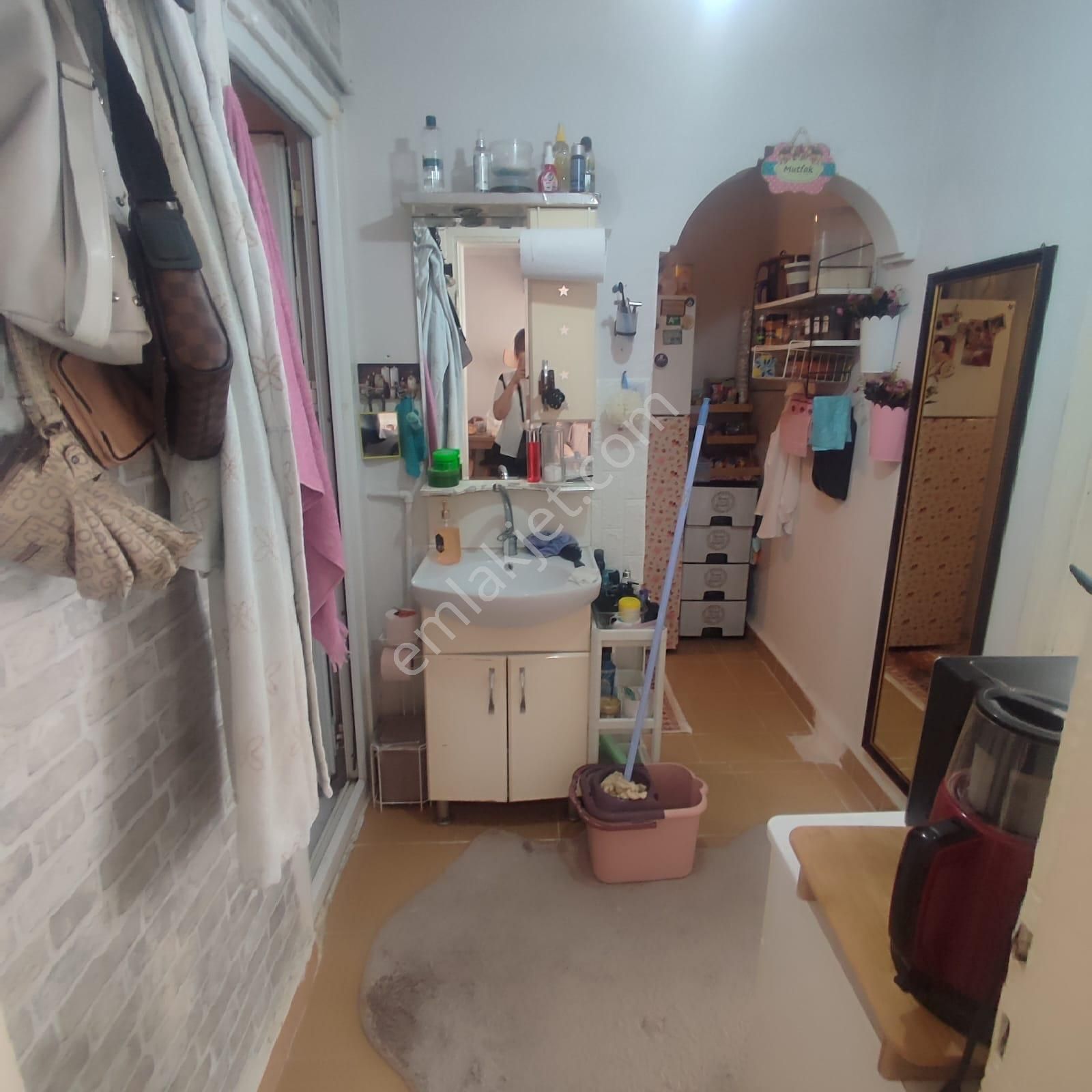 Yedikule 'de Çok Merkezi Daire Ve Dükkan Birlikte Satılıktır - Görsel 11