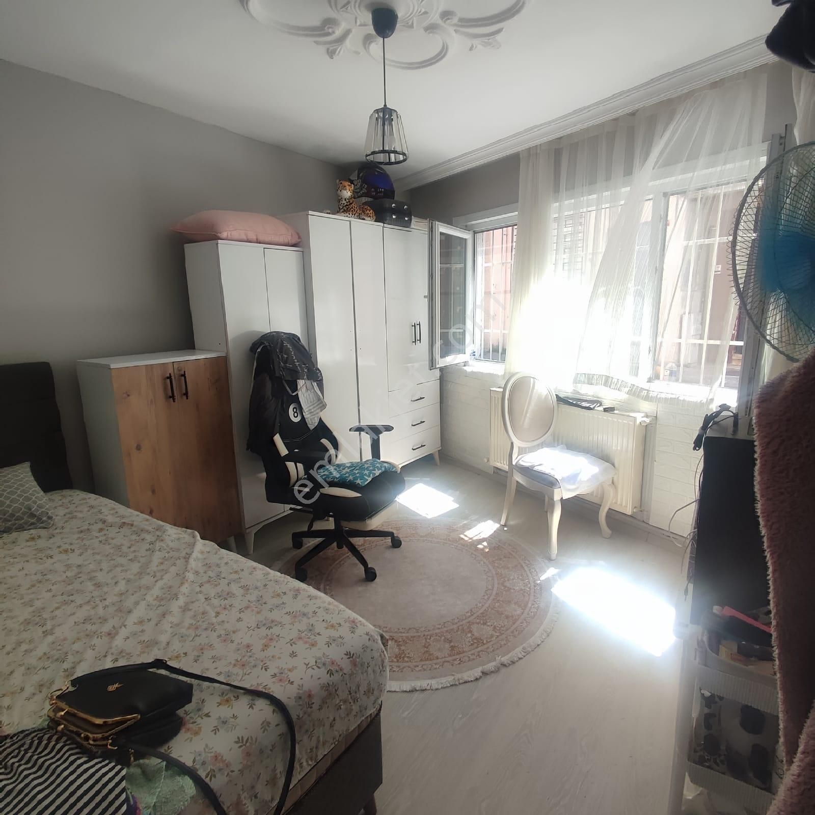 Yedikule 'de Çok Merkezi Daire Ve Dükkan Birlikte Satılıktır - Görsel 8