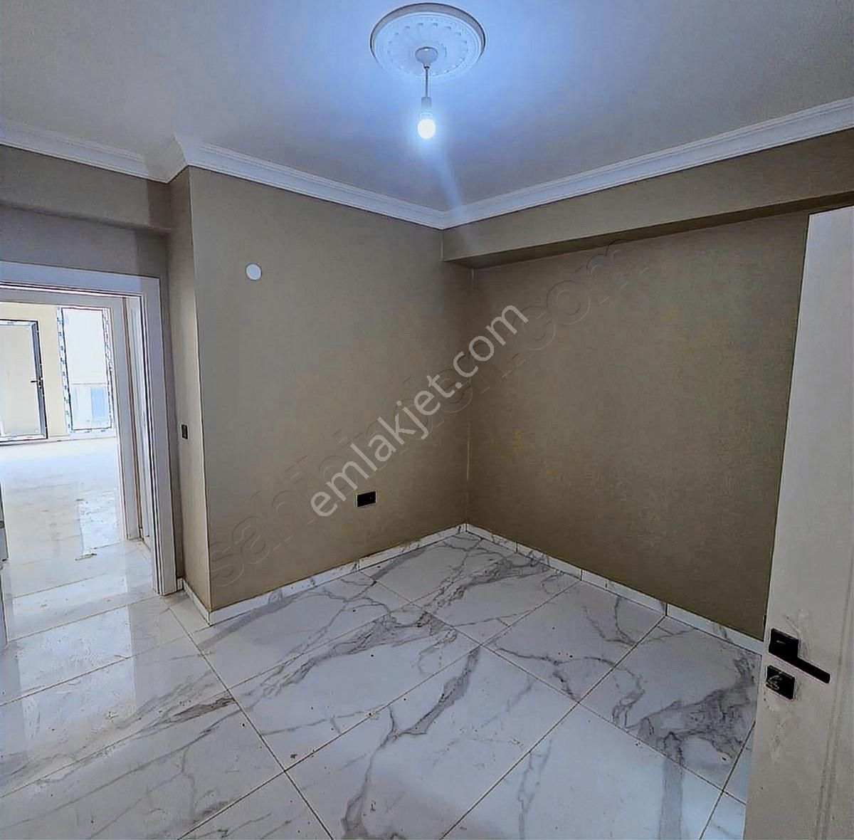 Burhaniye Merkezde Ebeveyn Banyolu Geniş 2+1 Daire - Görsel 13