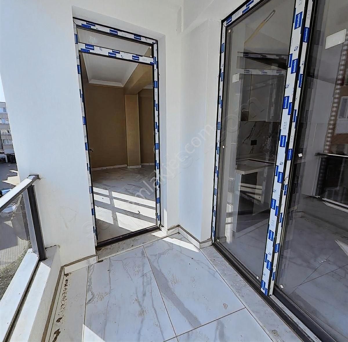 Burhaniye Merkezde Ebeveyn Banyolu Geniş 2+1 Daire - Görsel 3